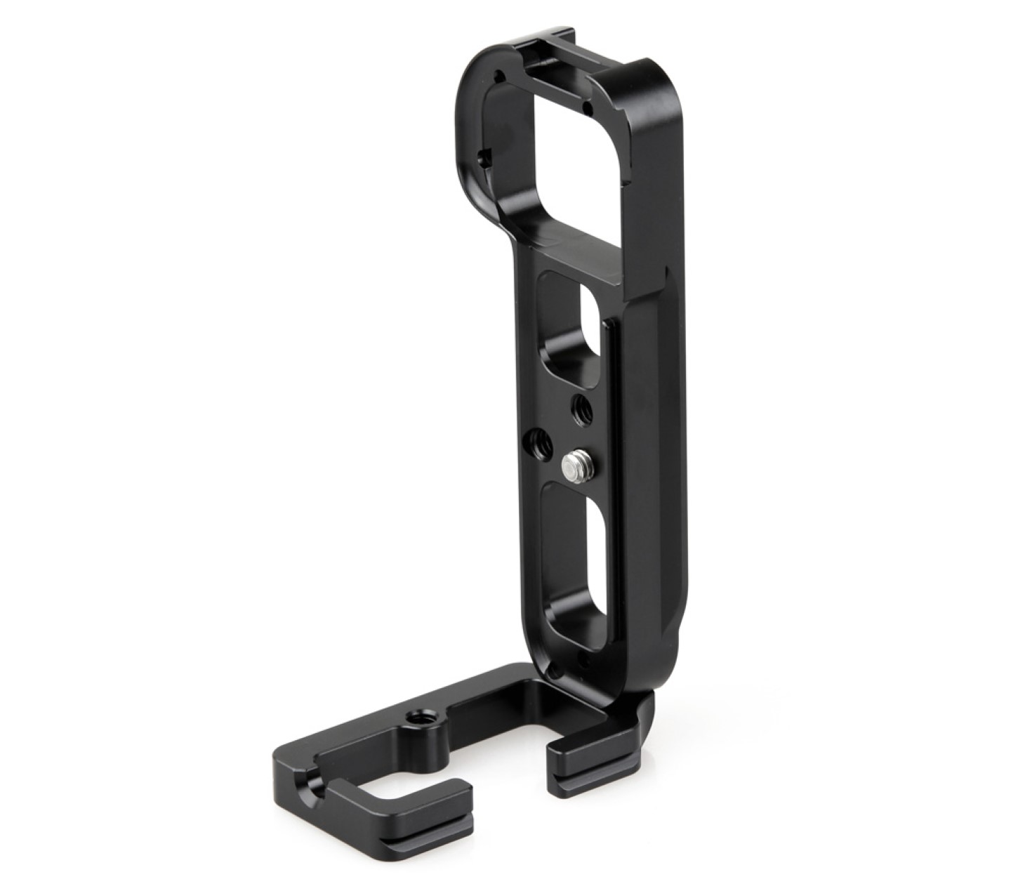 Eine schwarze Metall-L-Halterung für die Kamera auf weißem Hintergrund.
