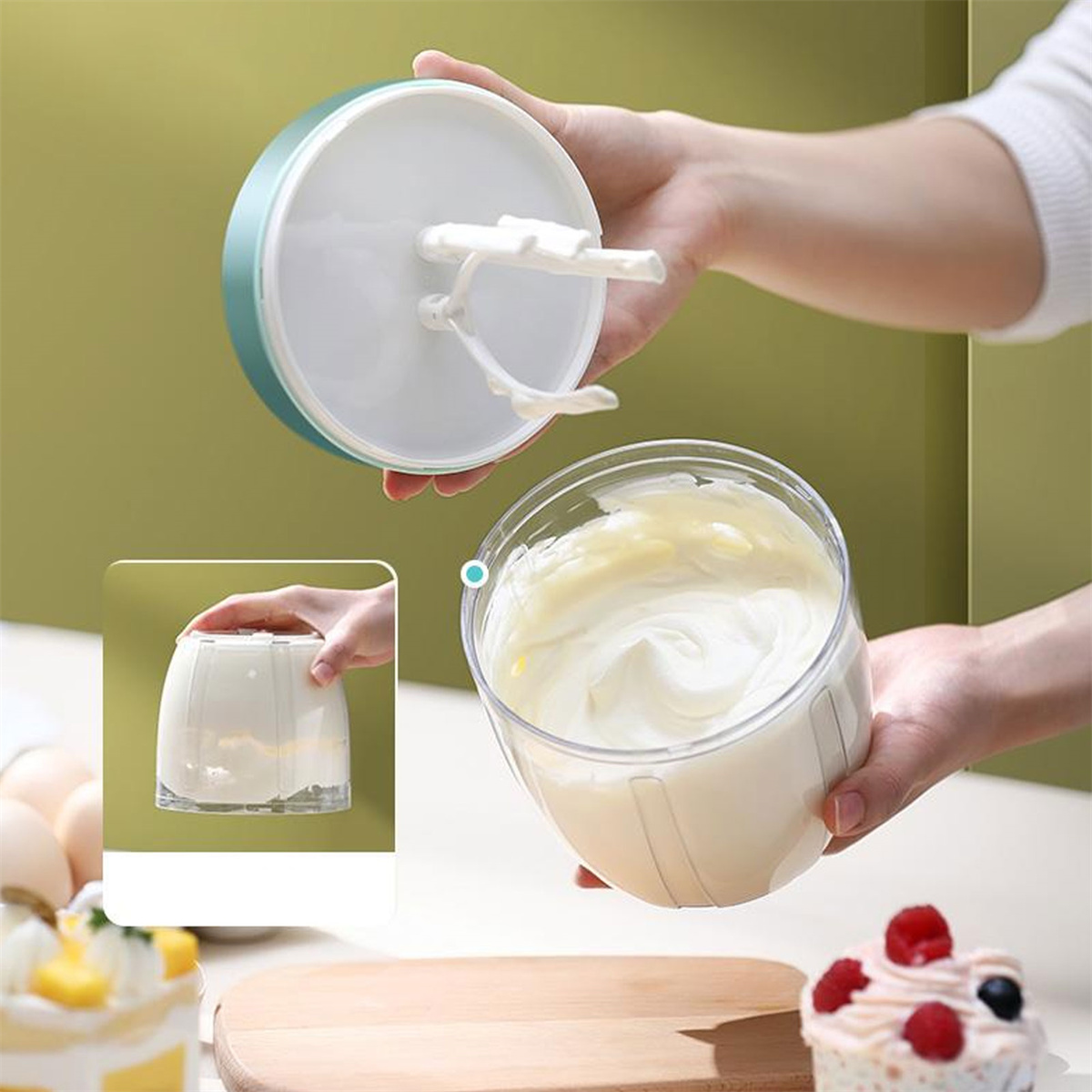 Ein Handmixer mit Schlagsahne. Ein kleines Bild zeigt den Mixer in Gebrauch.