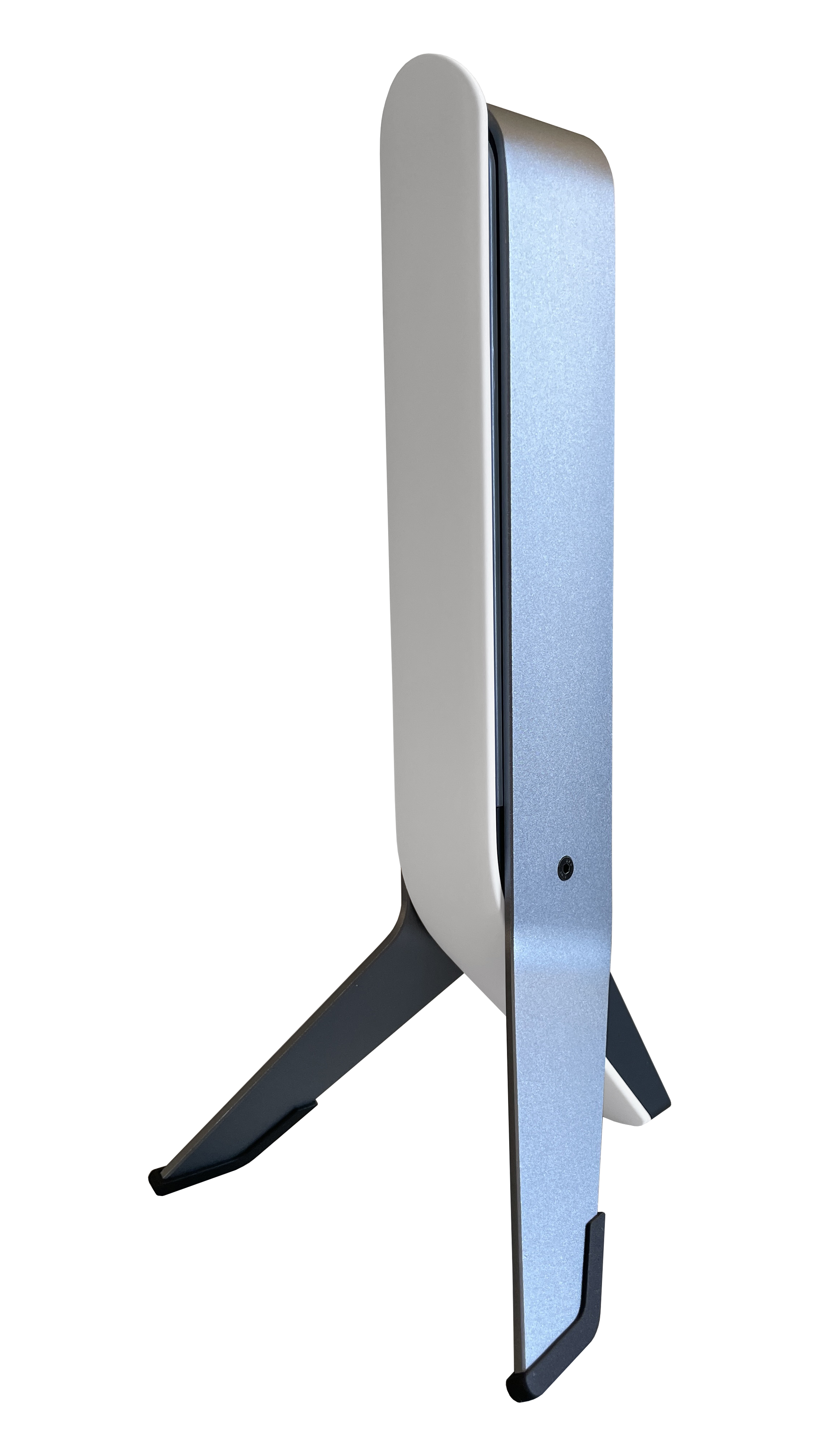 Ein moderner, silberfarbener Computermonitor auf weißem Hintergrund.