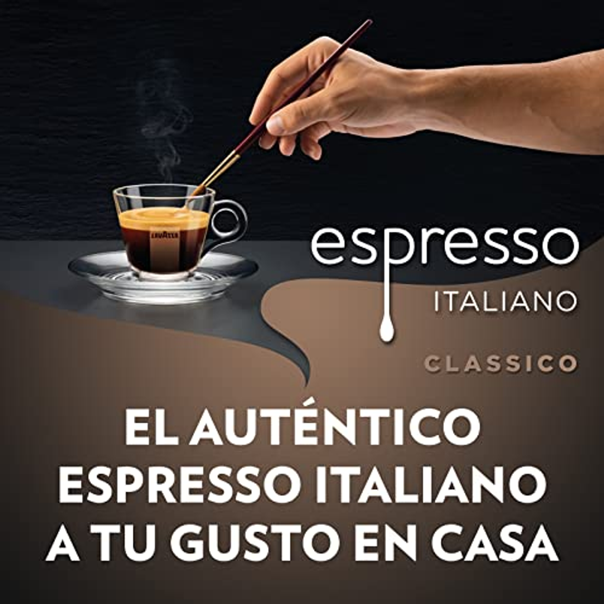 Eine Tasse Espresso wird mit einem Pinsel bemalt. Der Text lautet: Espresso Italiano Classico. El auténtico espresso italiano.