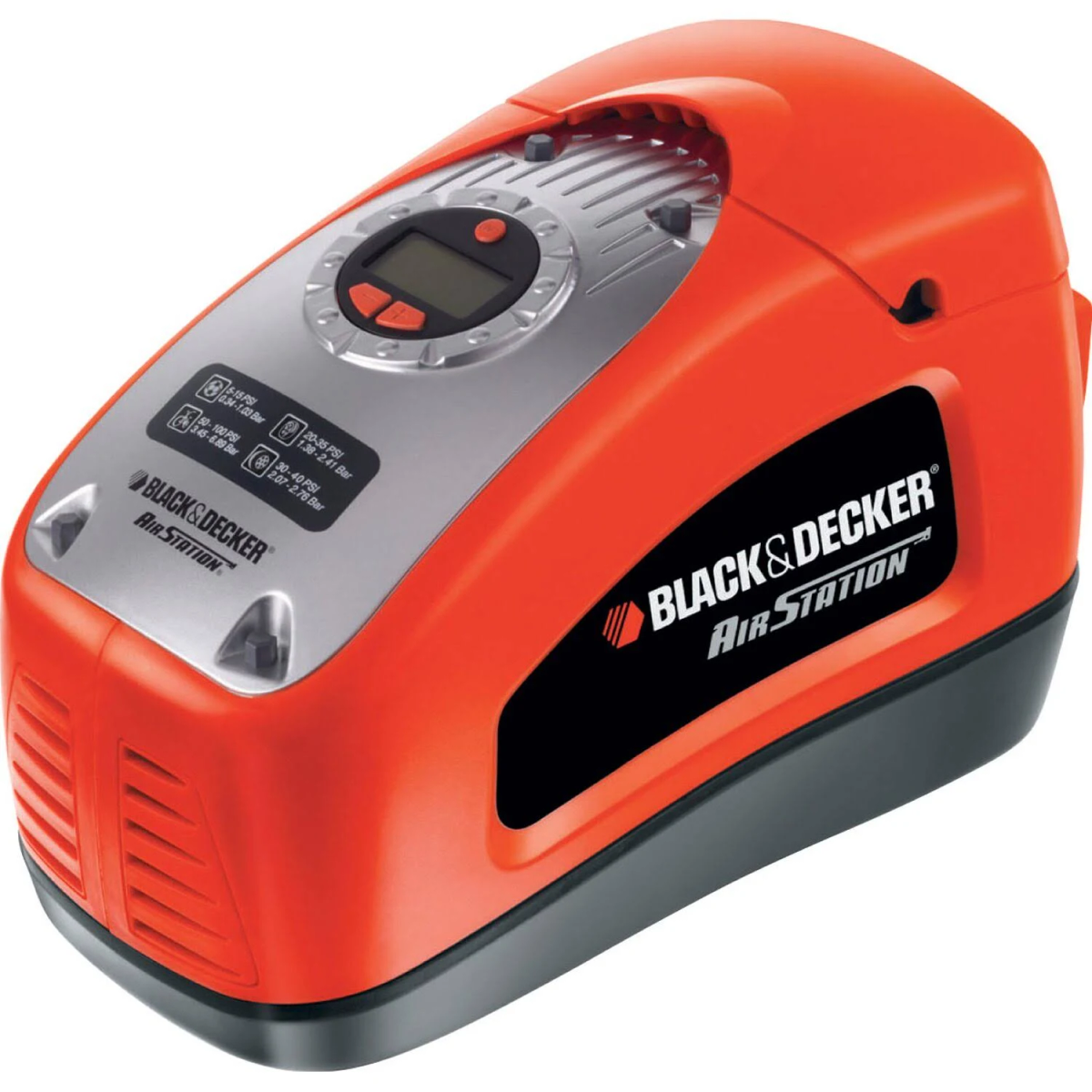 Orange-schwarze Black & Decker Air Station. Weißer Hintergrund.