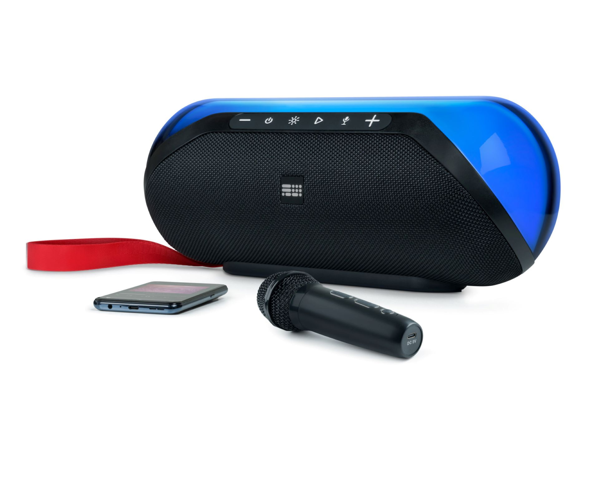 Czarny i niebieski głośnik z czerwonym paskiem, mikrofonem i telefonem. Białe tło. Widoczne elementy sterujące.