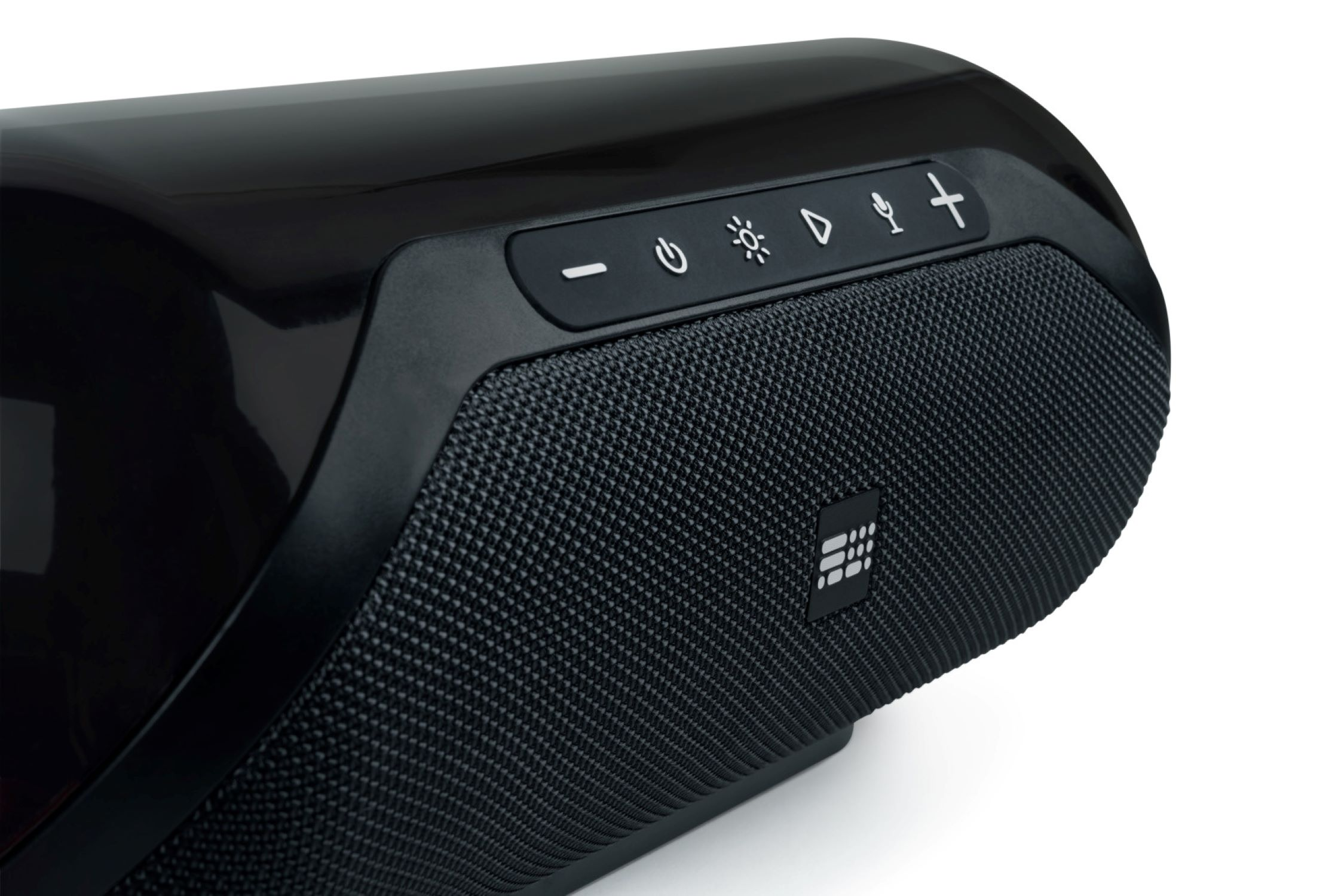 Zbliżenie czarnego głośnika z przyciskami i siatkowym przodem.
