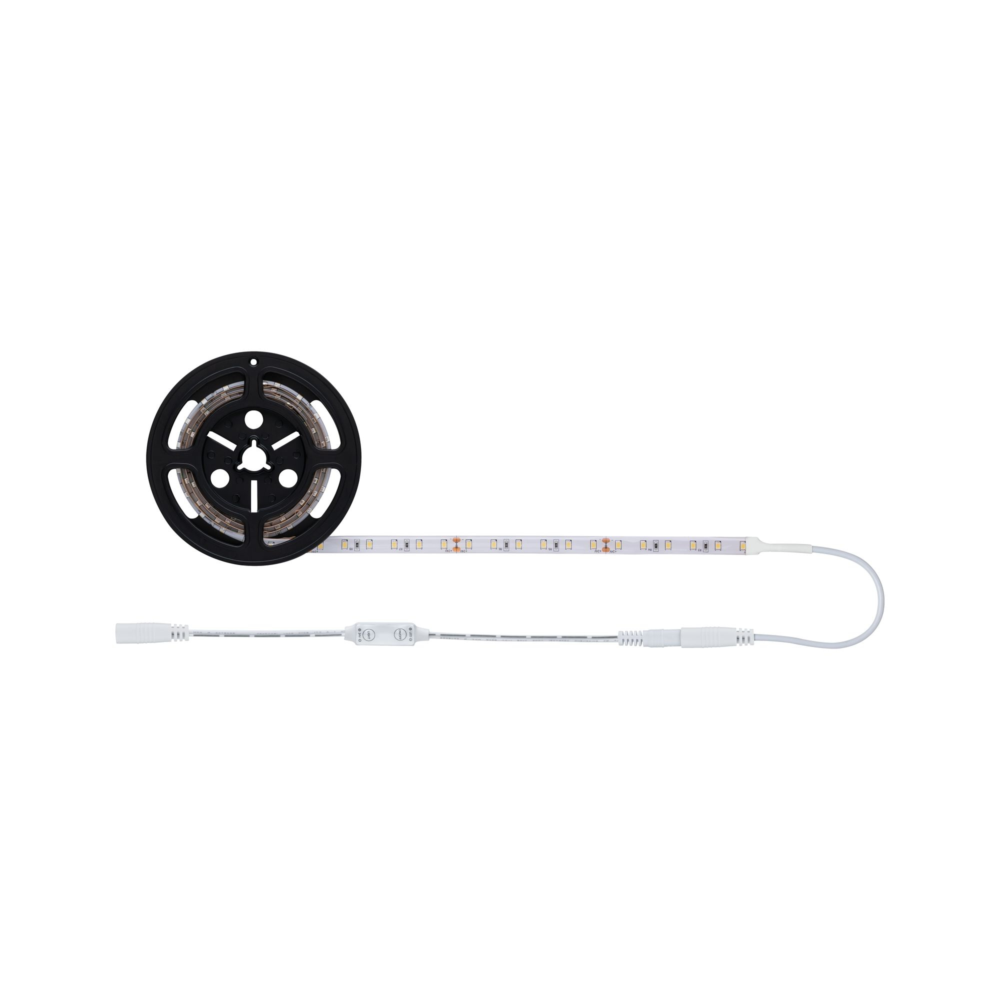 Eine Rolle LED-Lichtleisten mit einem Controller und einem Stromanschluss. Weißer Hintergrund.