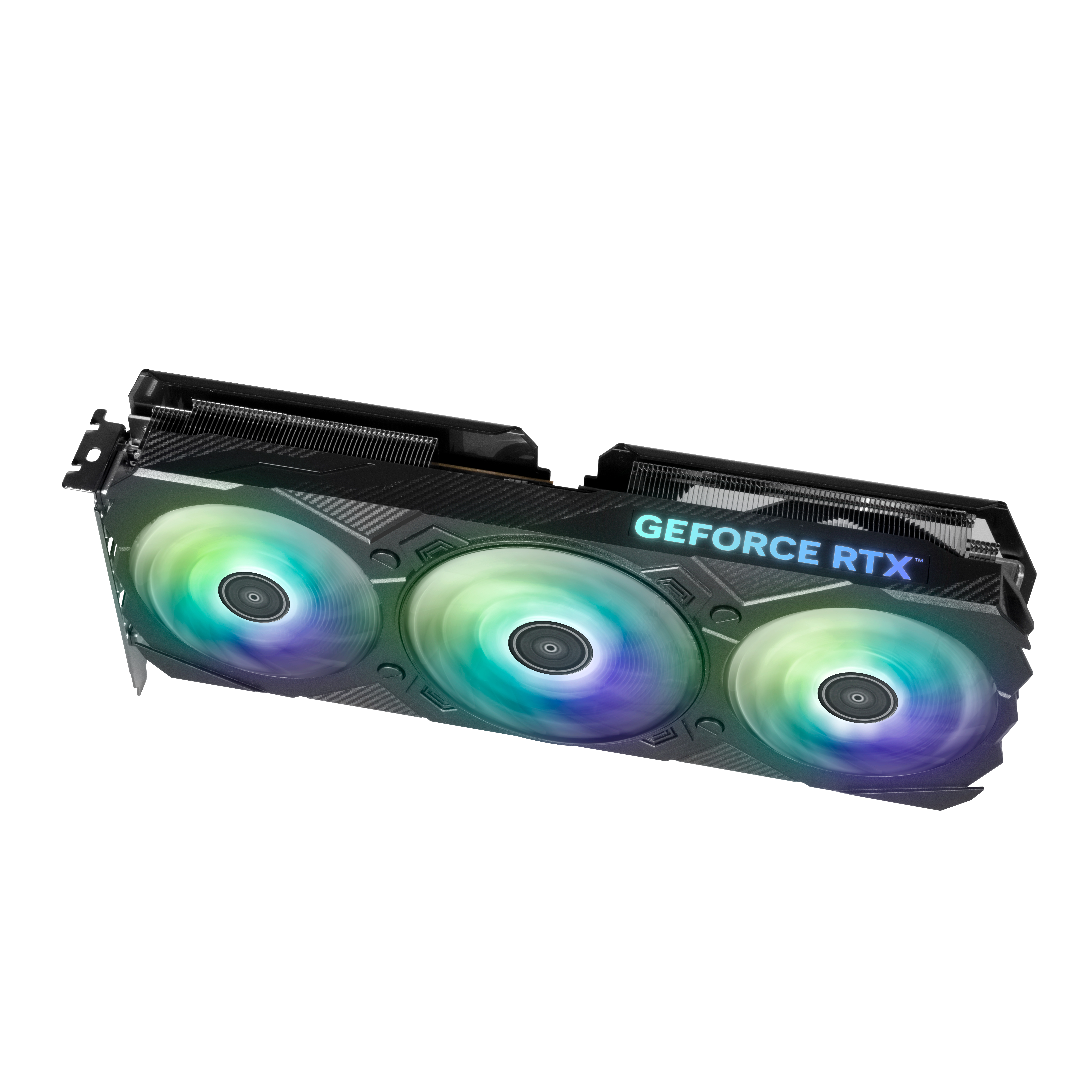 Grafikkarte mit drei Lüftern, die Worte „GEFORCE RTX“ sind sichtbar. Es ist auf weißem Hintergrund.