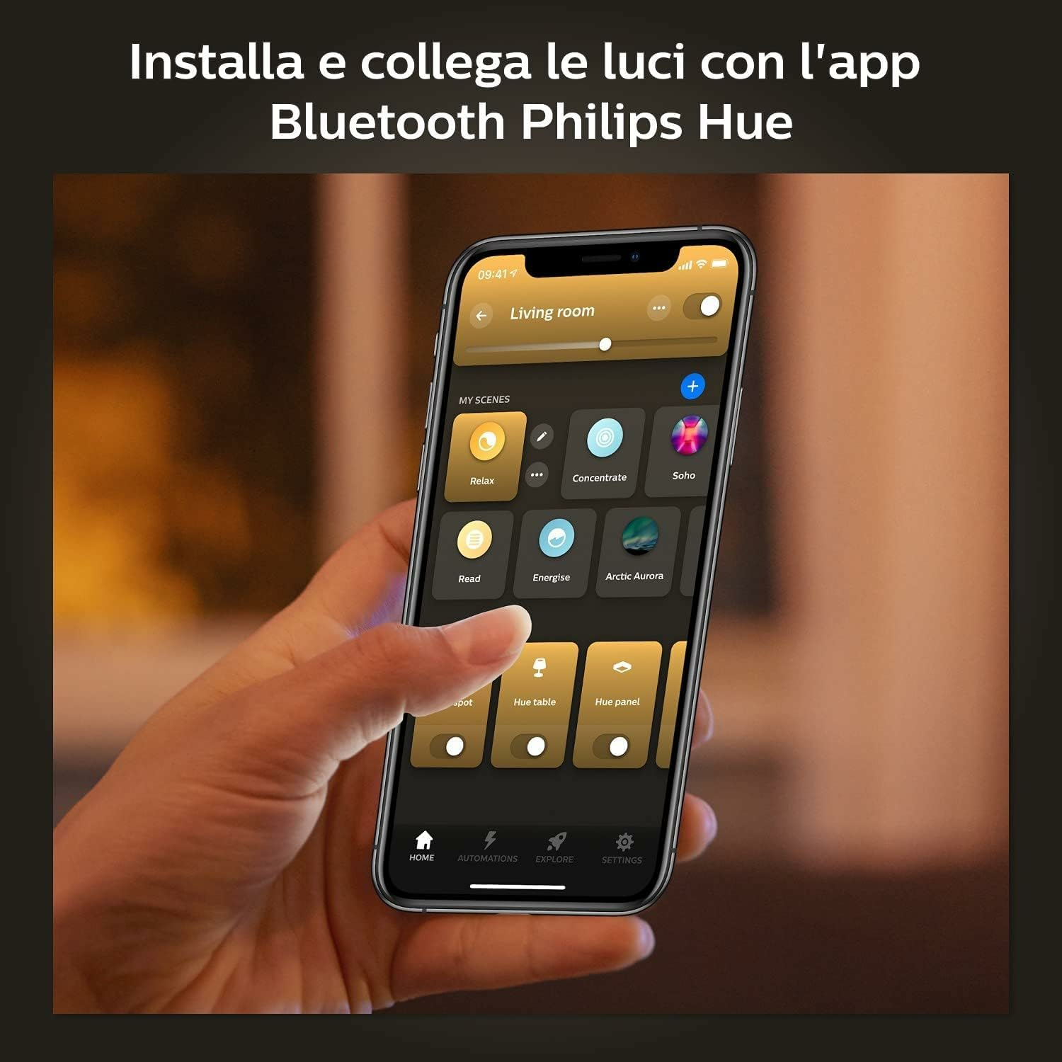 Osoba trzymająca telefon z otwartą aplikacją Philips Hue. Aplikacja pokazuje różne sceny oświetleniowe.