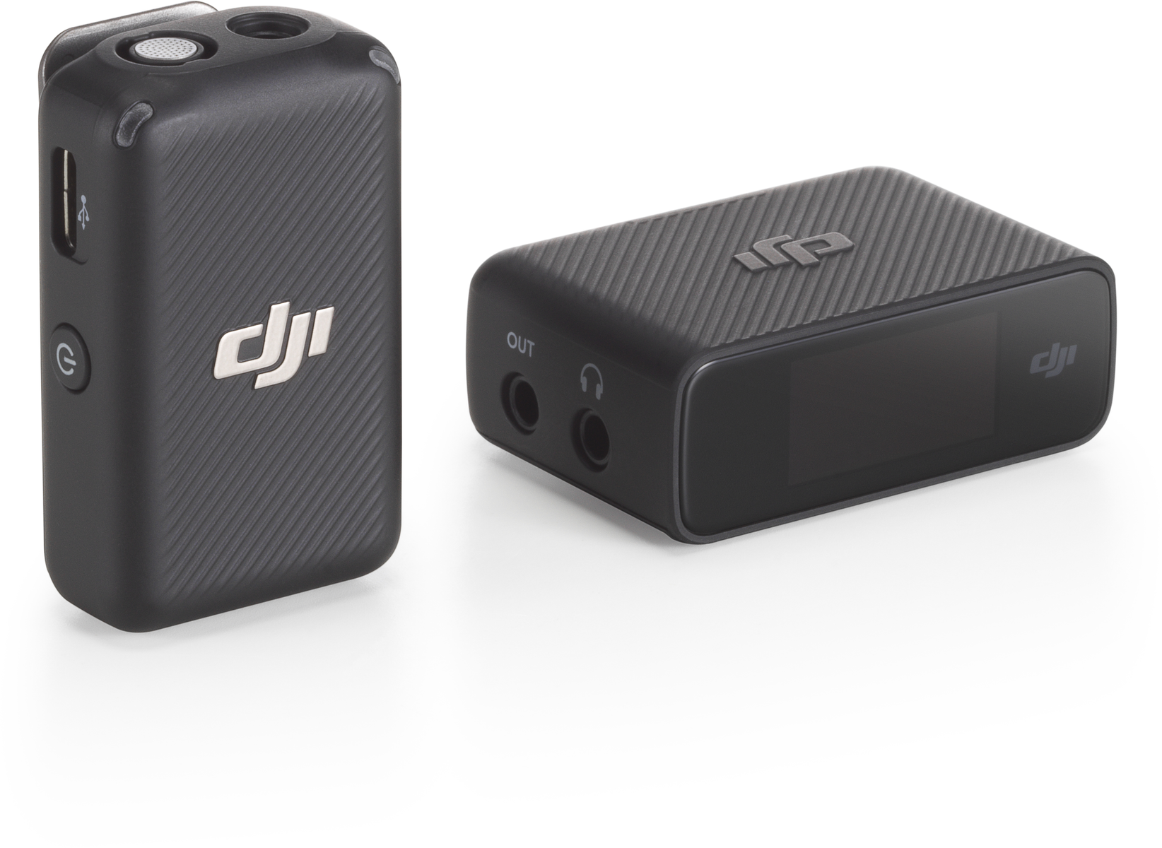 Due microfoni wireless DJI neri, uno con pulsante e porta, e l'altro con schermo.