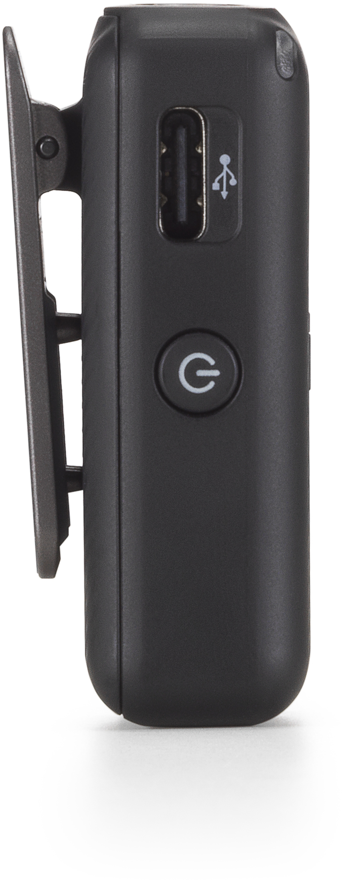 Un microfono wireless nero con porta USB, pulsante di accensione e clip laterale.