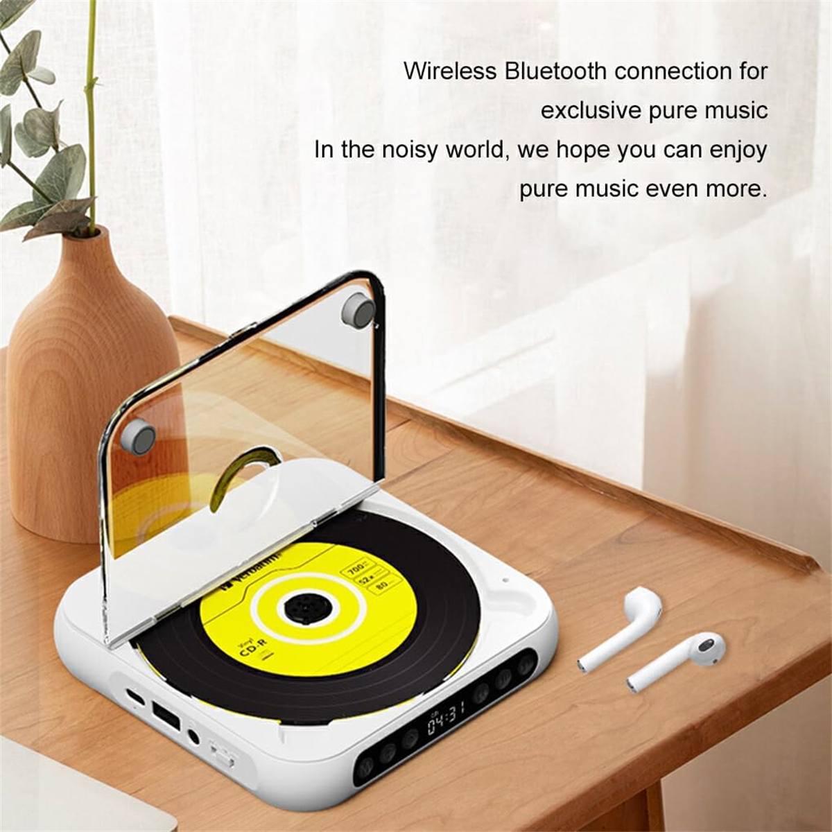 Ein weißer CD-Player mit gelber Scheibe, Ohrhörern und Hintergrund.