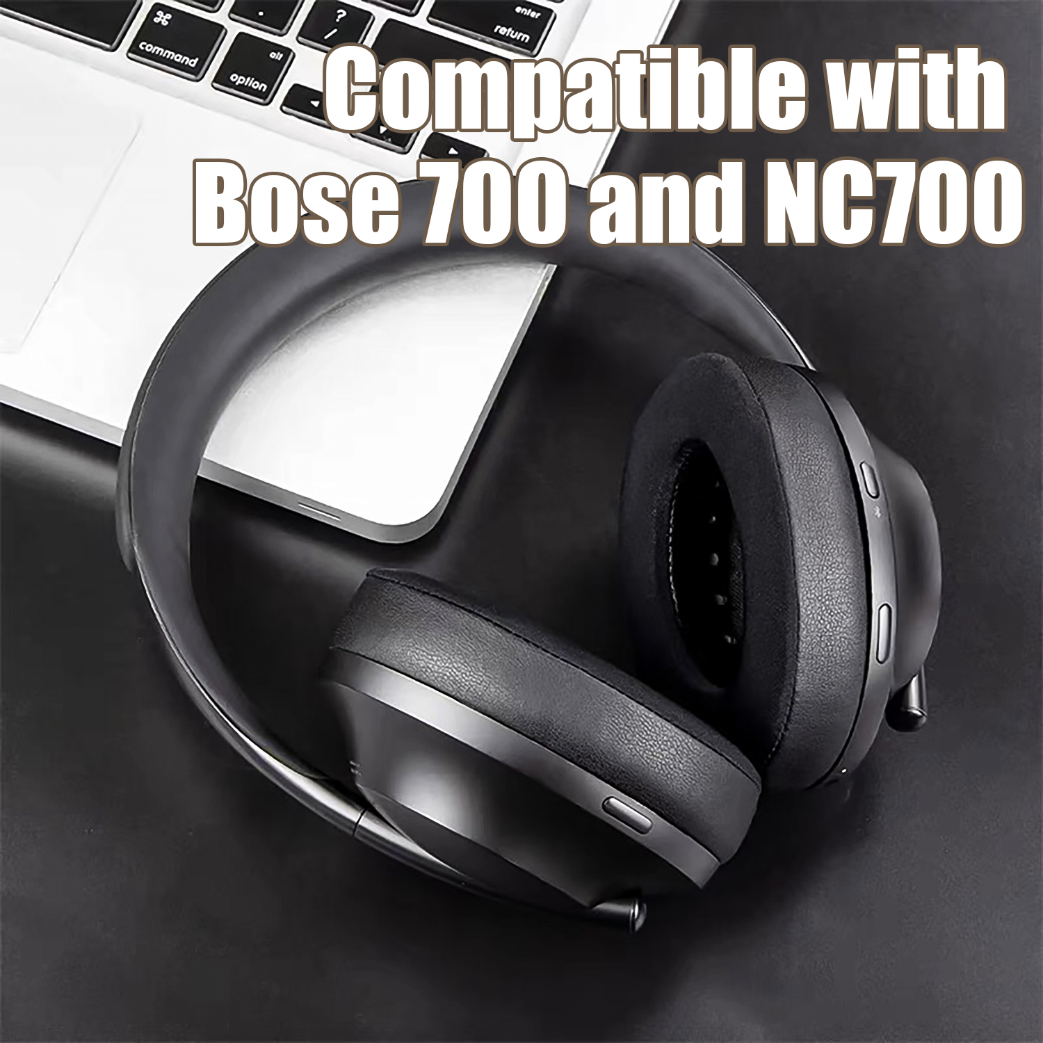 Czarne słuchawki na biurku obok laptopa, z banerem: Kompatybilne z Bose 700 i NC700.