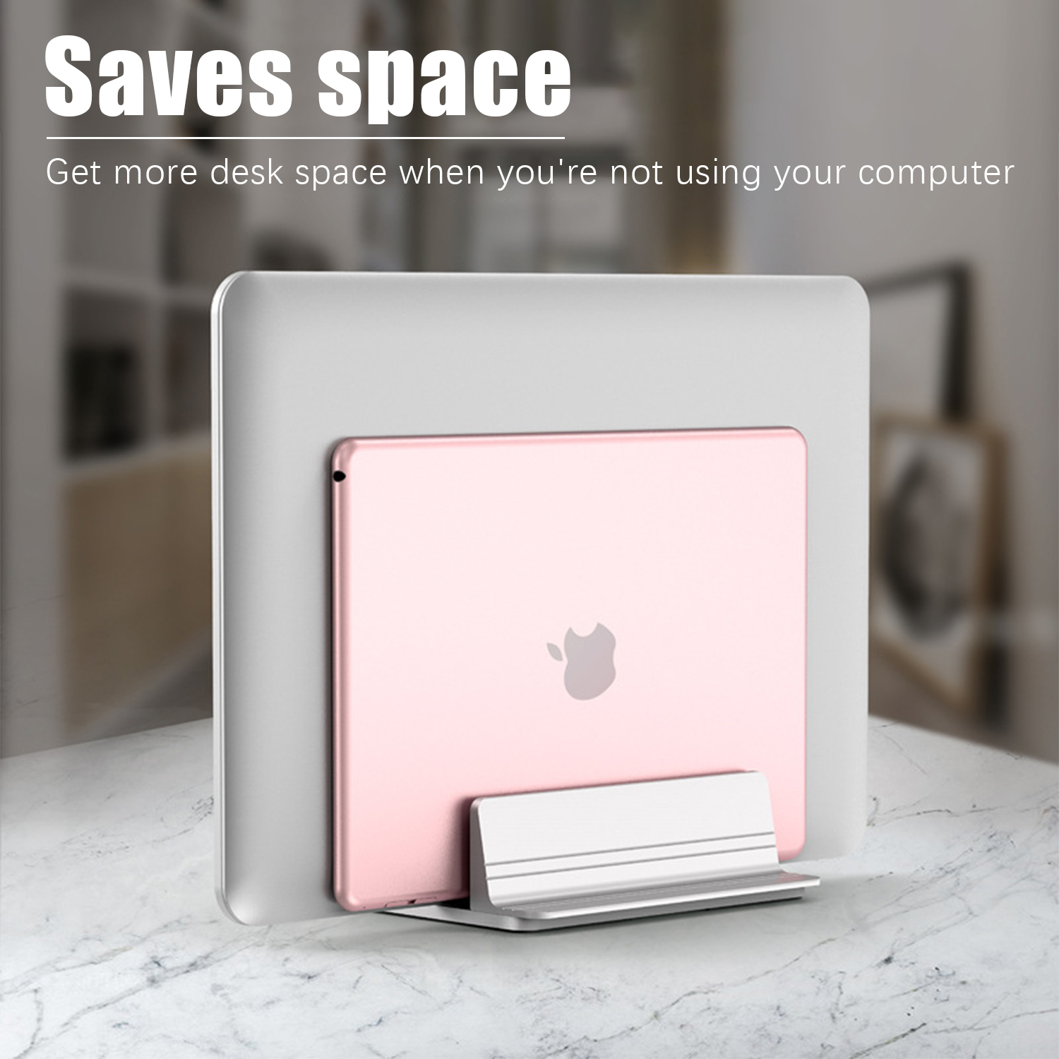 Laptop- und Tablet-Ständer. Ein Laptop hinten, ein pinkes Tablet und ein kleiner weißer Ständer.
