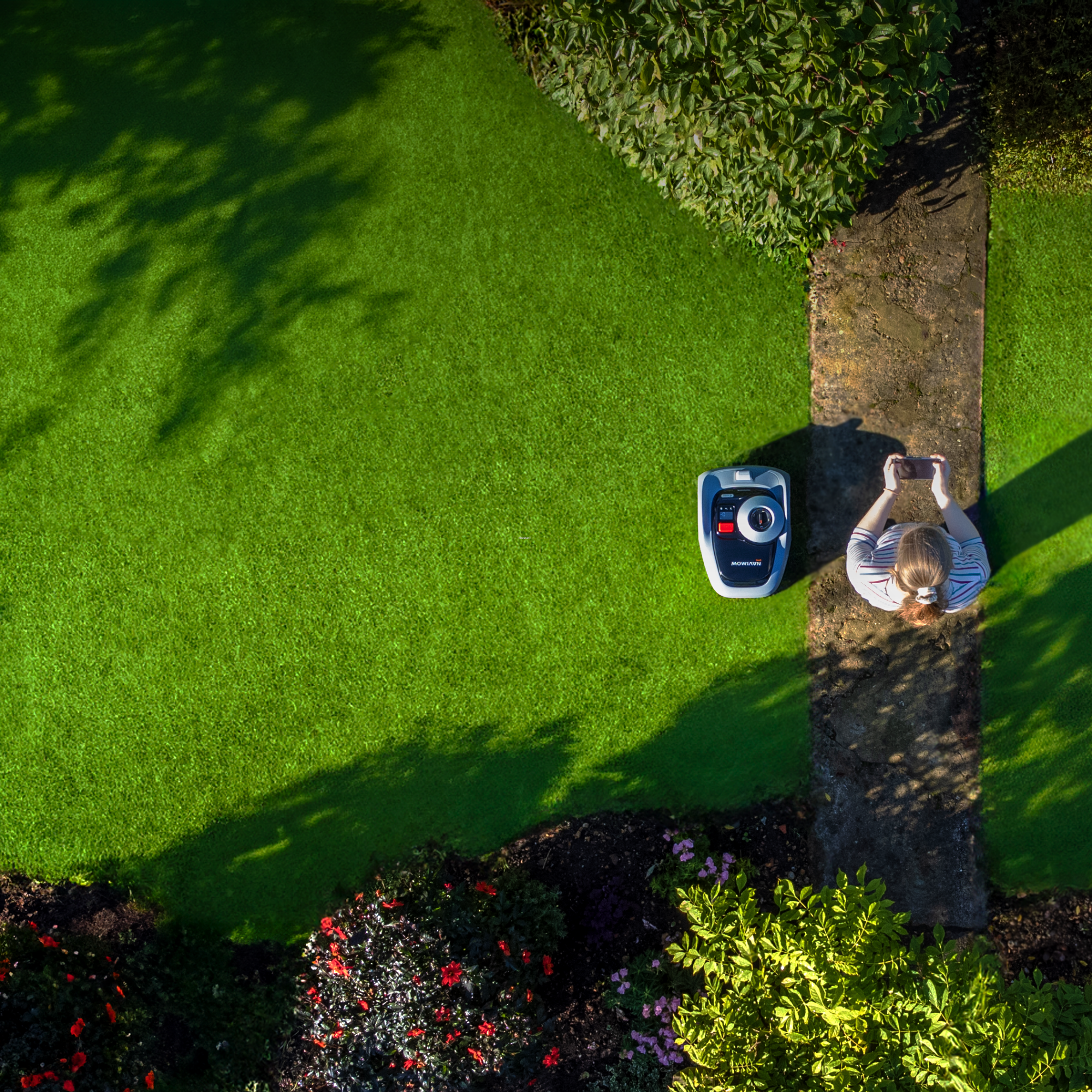 Schemat pokazujący szczegóły trampoliny: mocna tkanina, powłoka UV i szwy.