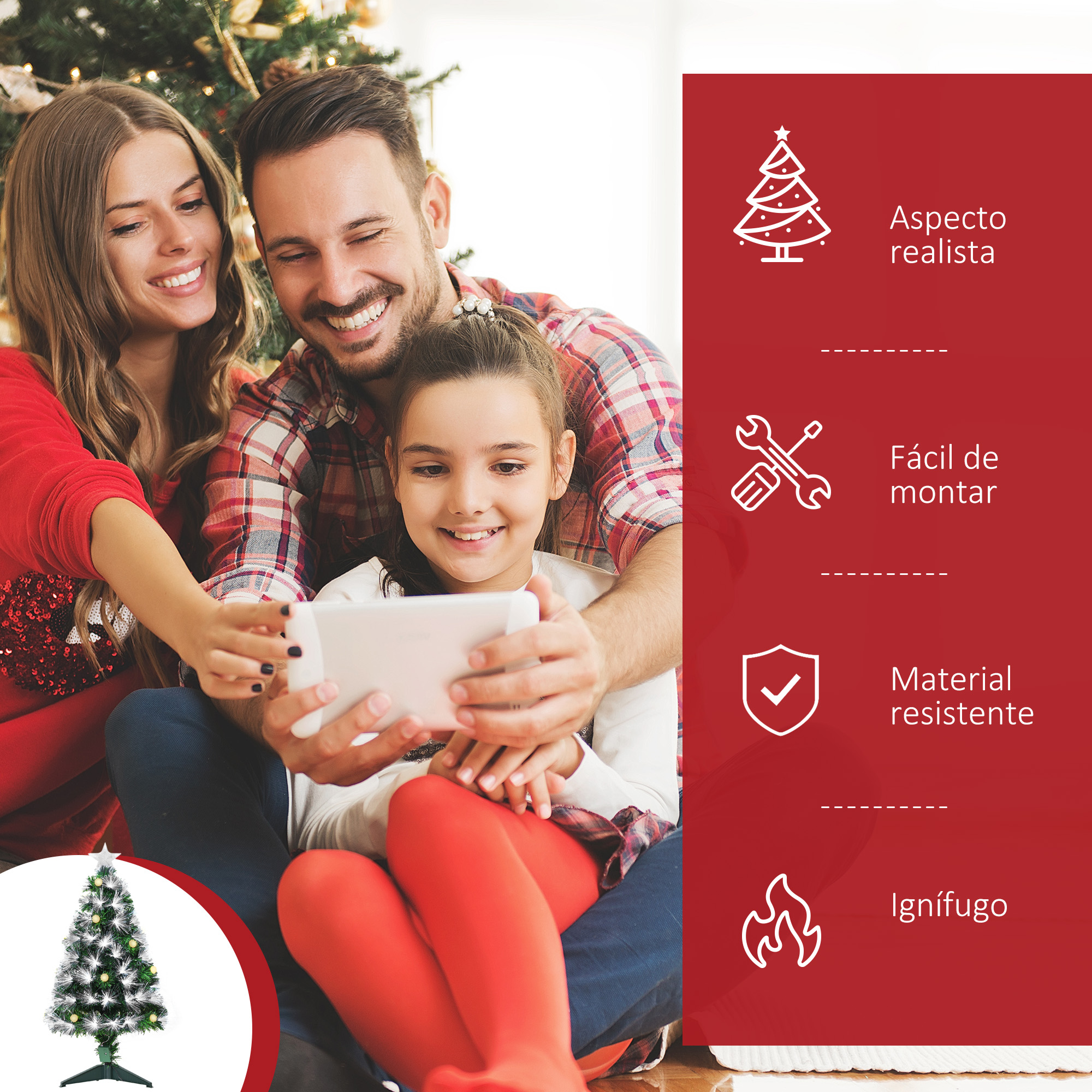 Familia sonriendo, mirando una tableta cerca de un árbol de Navidad. Fondo rojo con detalles del árbol.