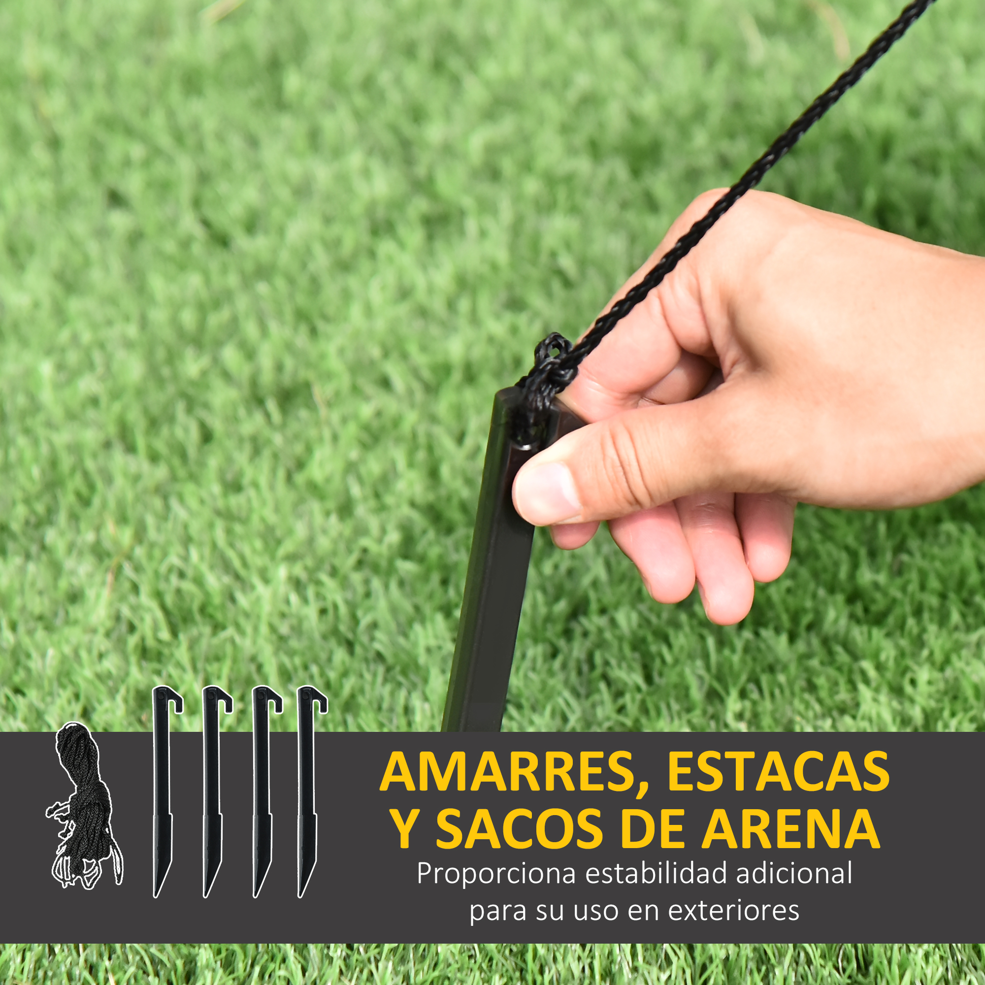 Mano colocando una estaca en hierba verde, con texto sobre estacas y sacos de arena.