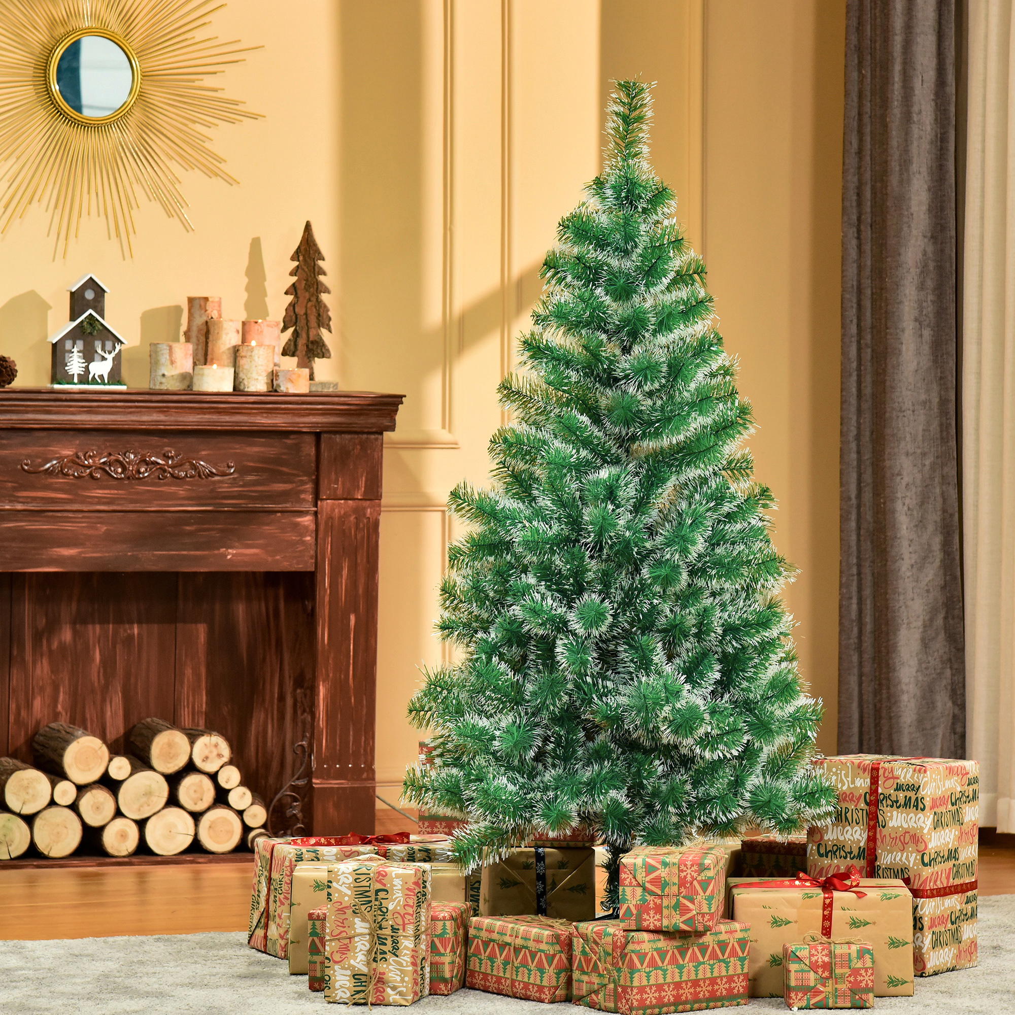 Un árbol de Navidad decorado con regalos alrededor, en una habitación con chimenea.