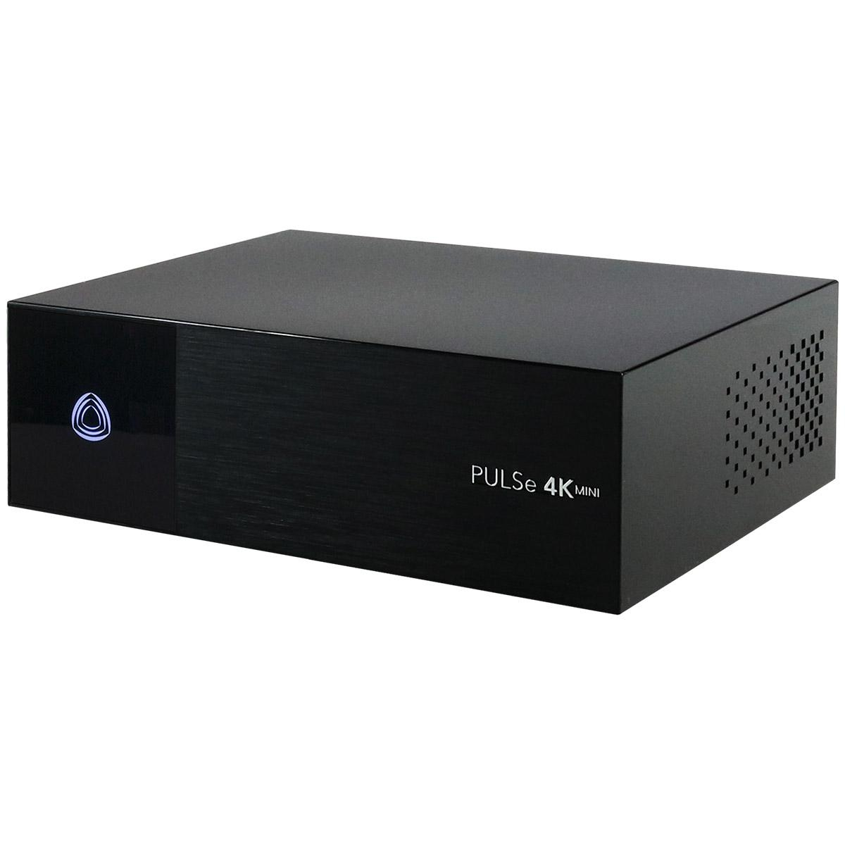Schwarze Pulse 4K Mini Box. Das Logo befindet sich auf der linken Seite. Weißer Hintergrund.