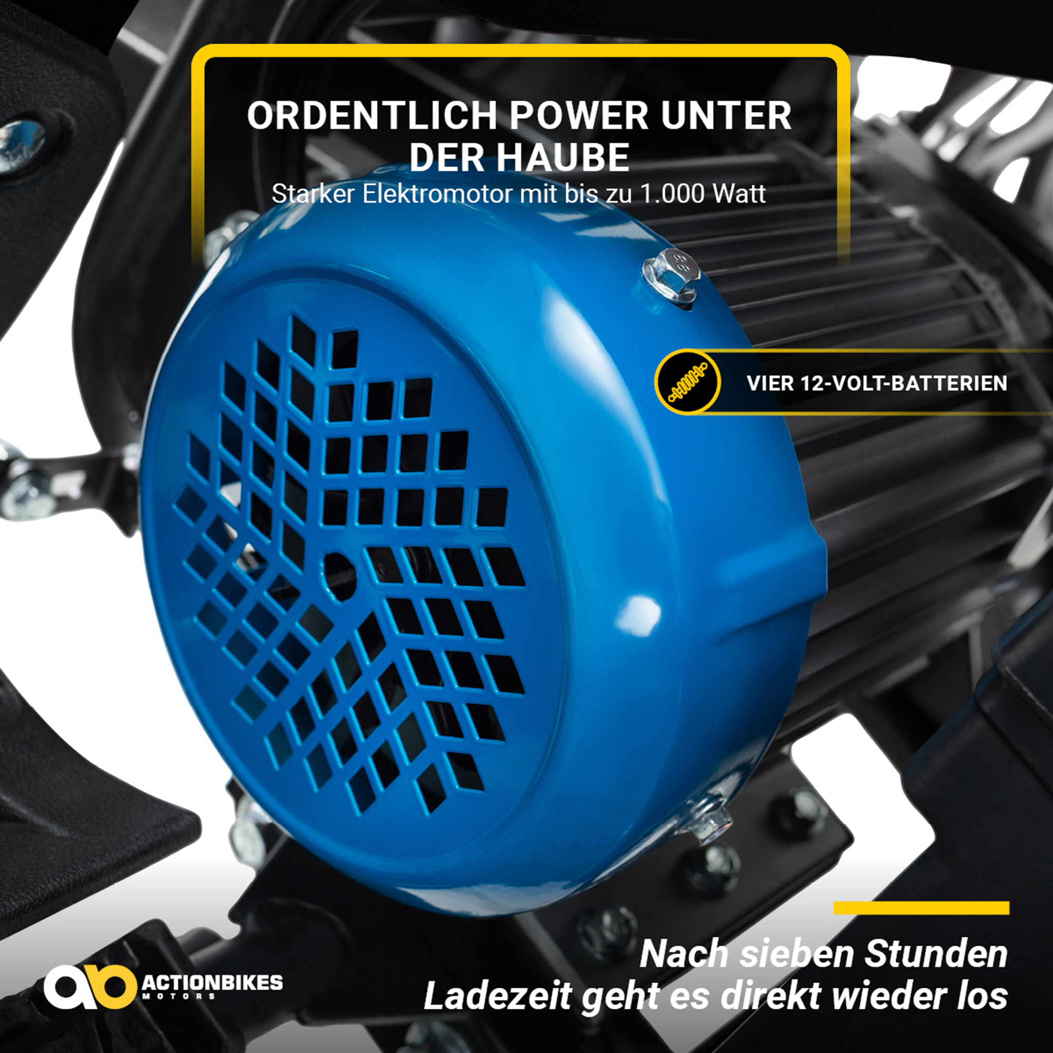 Blauer Elektromotor. Text: Leistung, 1000W, vier 12-Volt-Batterien. Schwarzer Hintergrund.