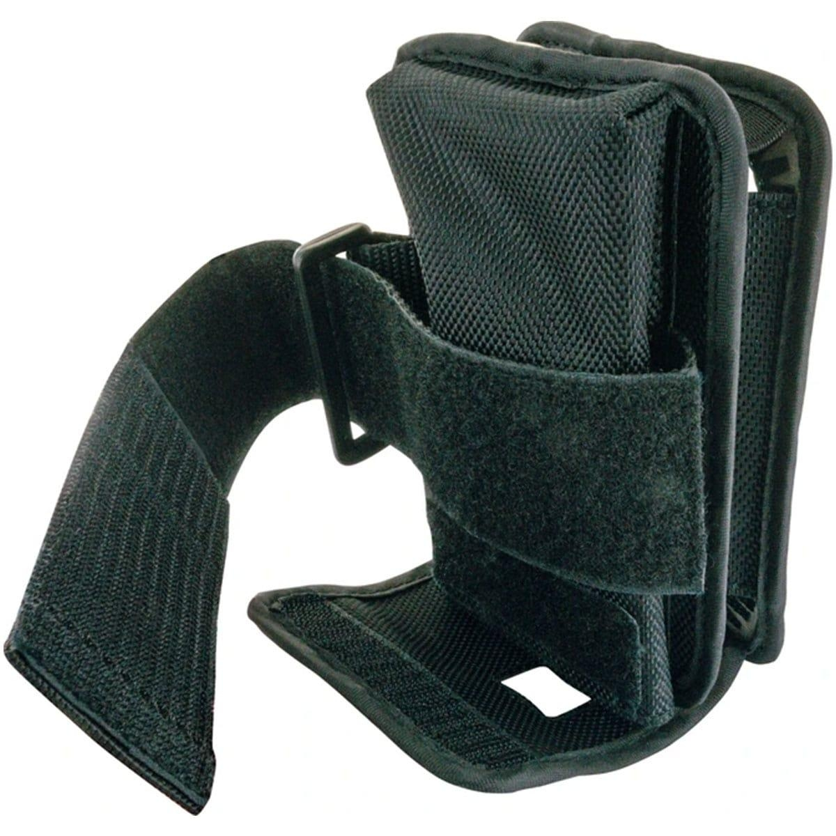 Eine schwarze Halterung für ein Gerät mit Riemen, Schnalle und Klettverschlüssen, vor weißem Hintergrund.