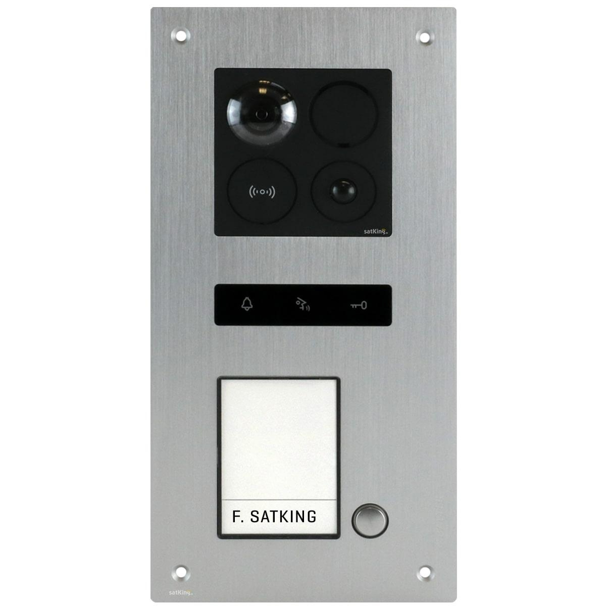 Edelstahl-Intercom-System mit Kamera, Knöpfen und einem Namensschild.