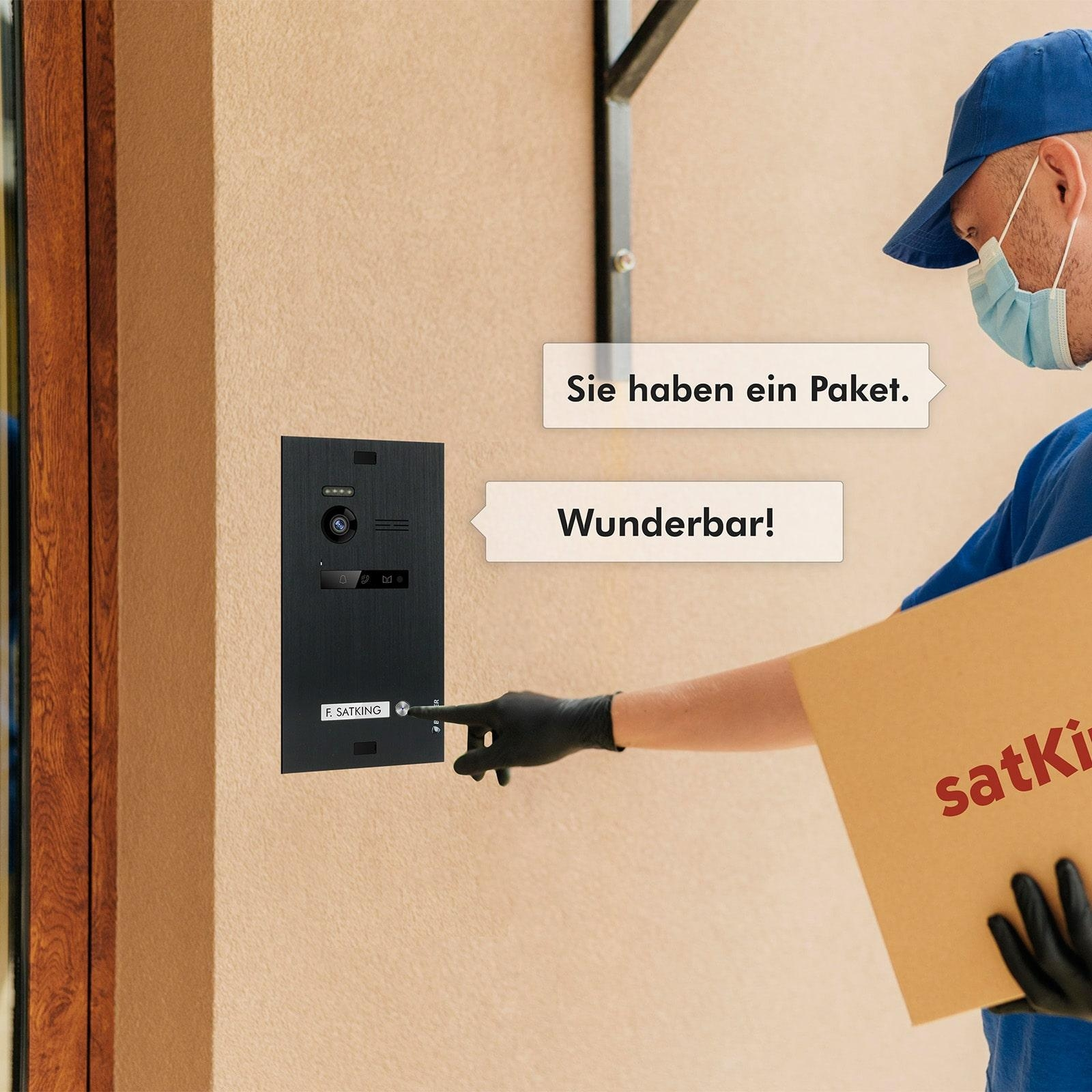 Ein Zusteller interagiert mit einer intelligenten Türklingel; Textblasen sagen: „Sie haben ein Paket.“