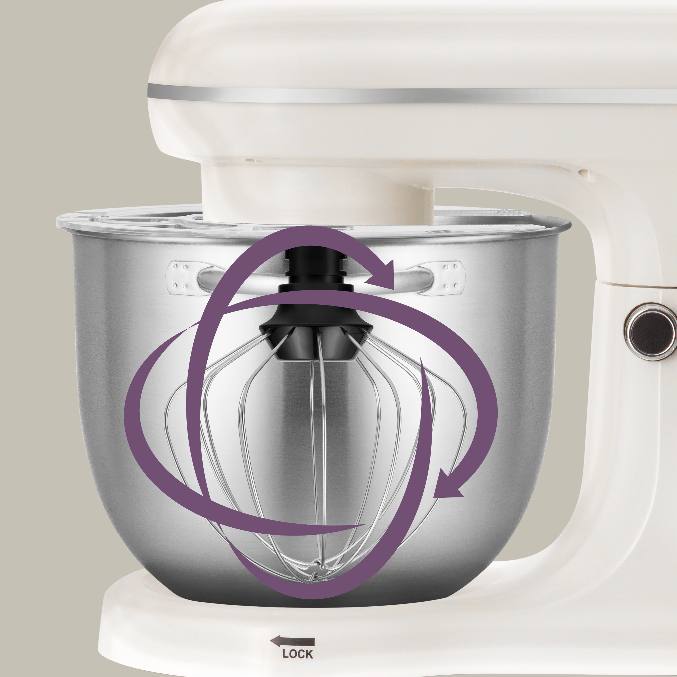 Biały mikser stojący z obracającą się trzepaczką w misce ze stali nierdzewnej, ze strzałkami wskazującymi ruch mieszania.