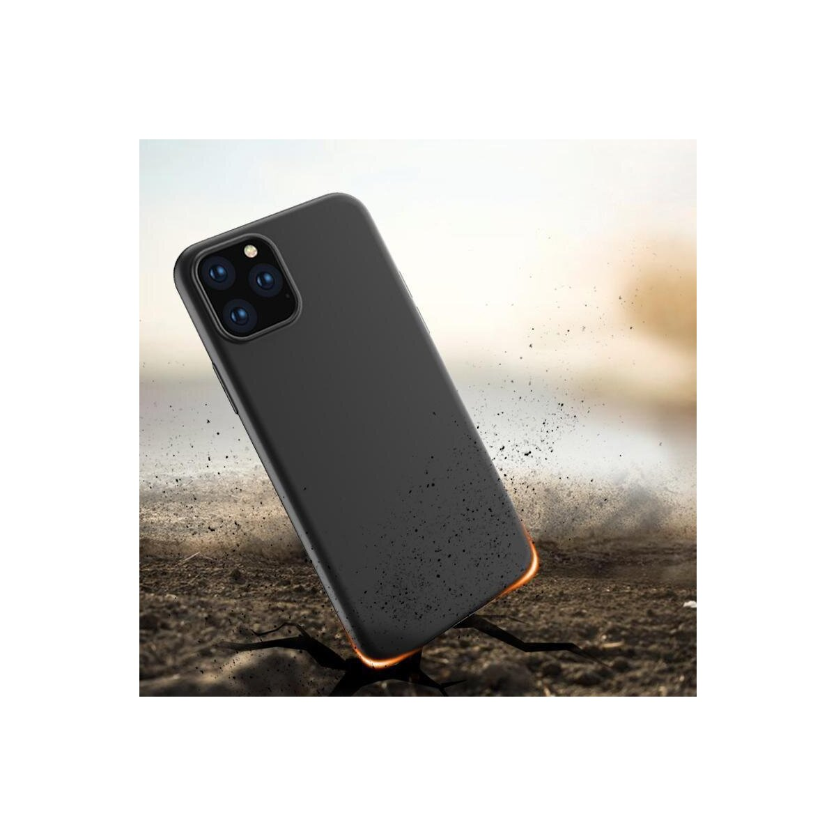 Schwarze Handyhülle auf dem Boden, Staub und Risse, orangefarbene Kontur. Telefon ist leicht geneigt.