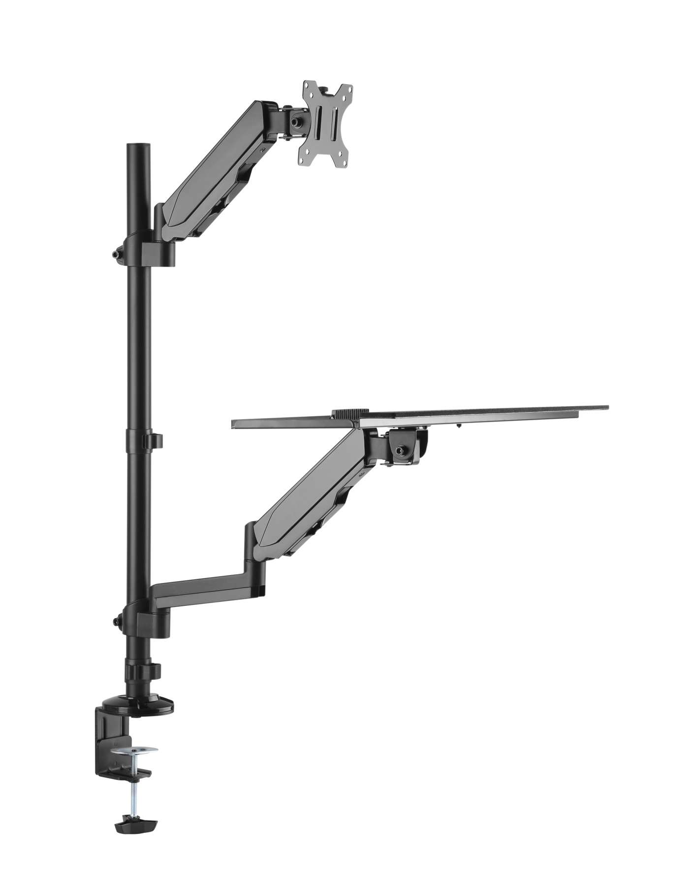 Zwarte monitorarm met een monitor en een plank. Witte achtergrond.