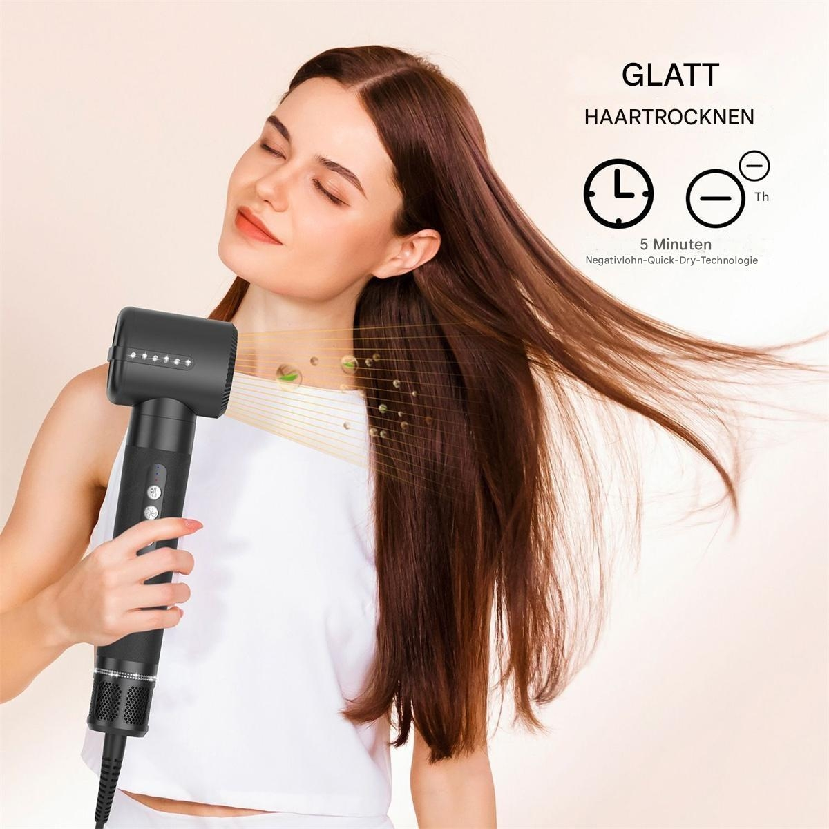 Frau trocknet Haare mit einem schwarzen Haartrockner. Text über schnelles Trocknen vorhanden.