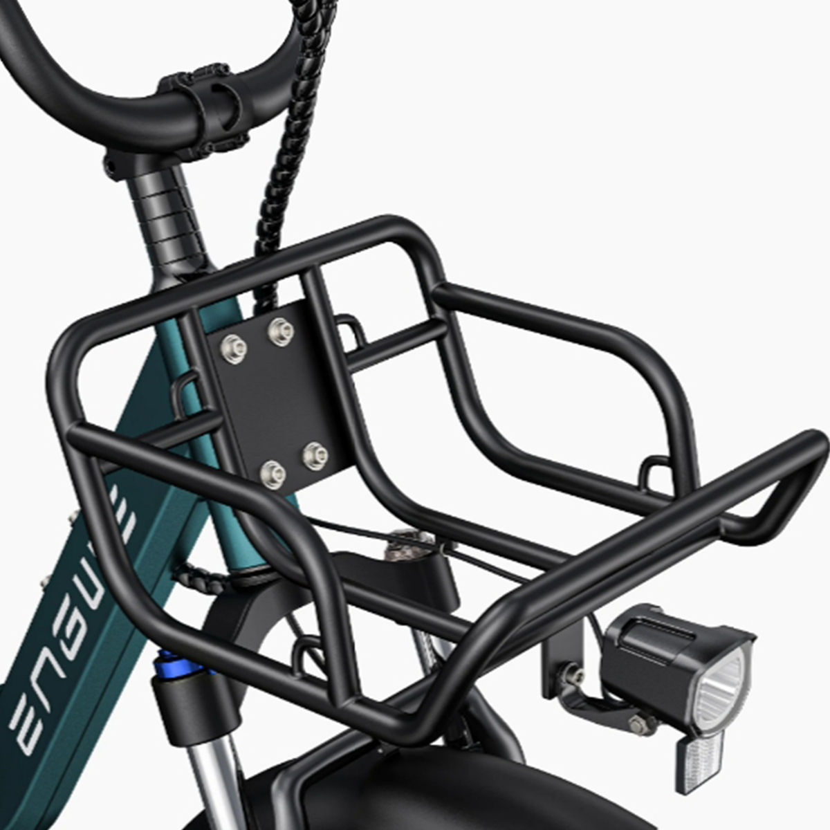 Zbliżenie czarnego metalowego kosza rowerowego przymocowanego do turkusowej ramy roweru.