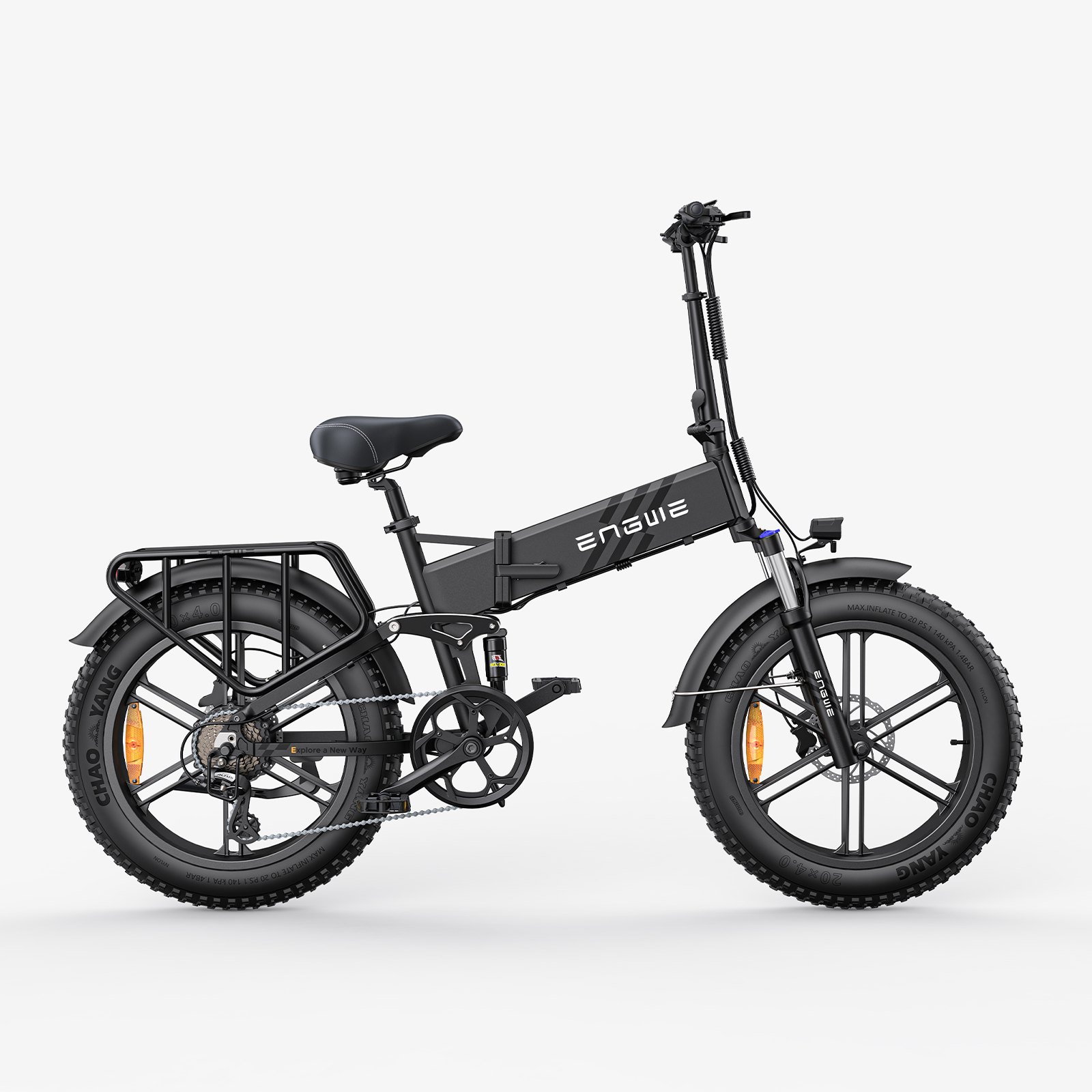 Bicicletta elettrica ENGWE nera. Con sella, parafanghi e portapacchi.