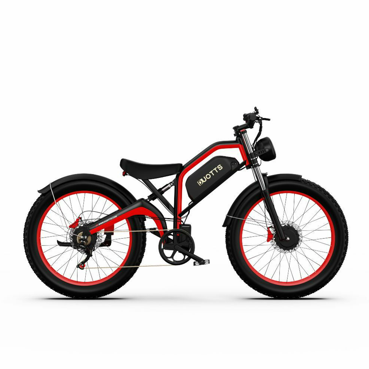 Rower elektryczny z czarną ramą i czerwonymi akcentami. Ma duże opony i reflektor.