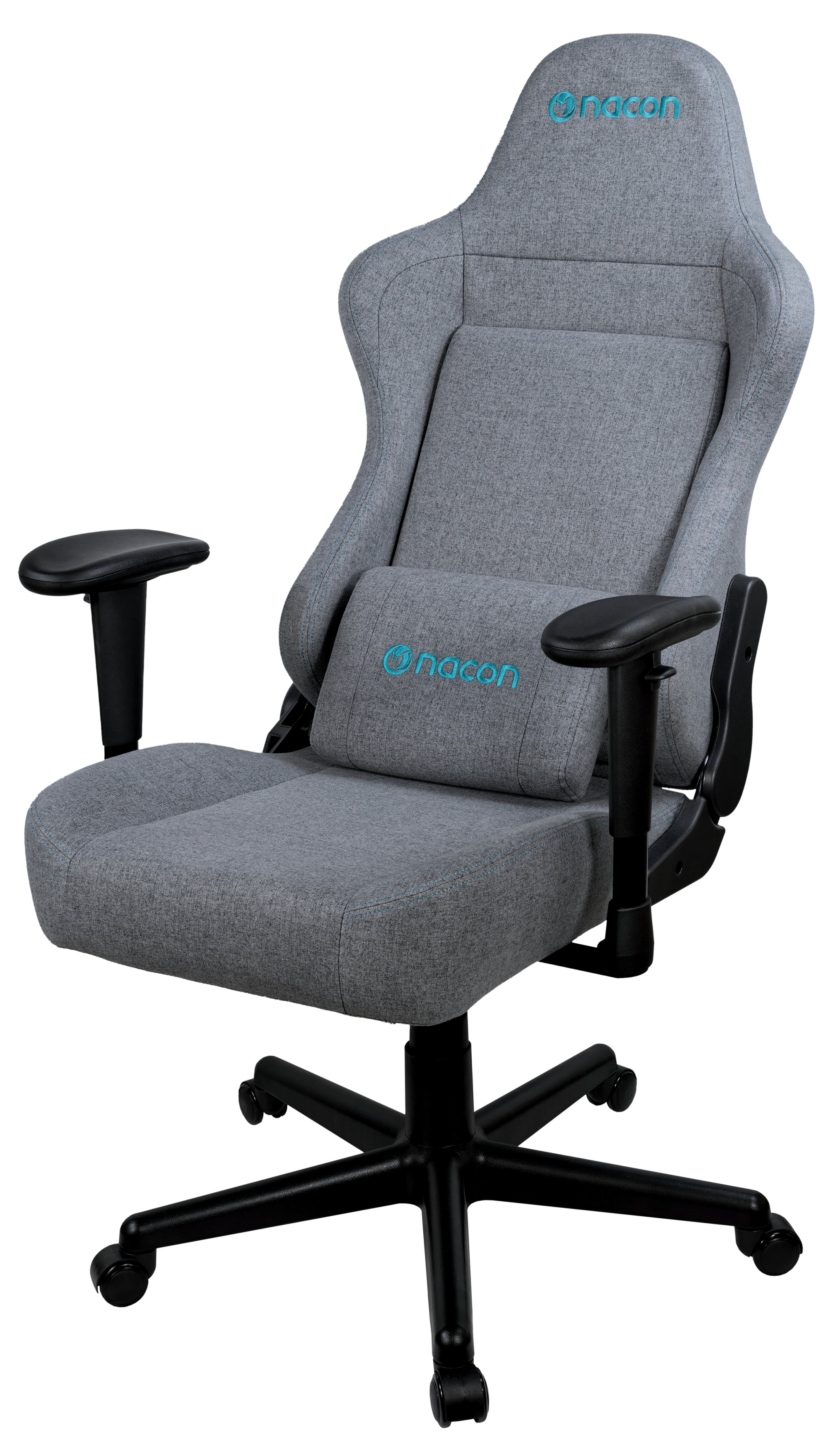 Silla gaming gris con logo Nacon, reposacabezas y soporte lumbar.