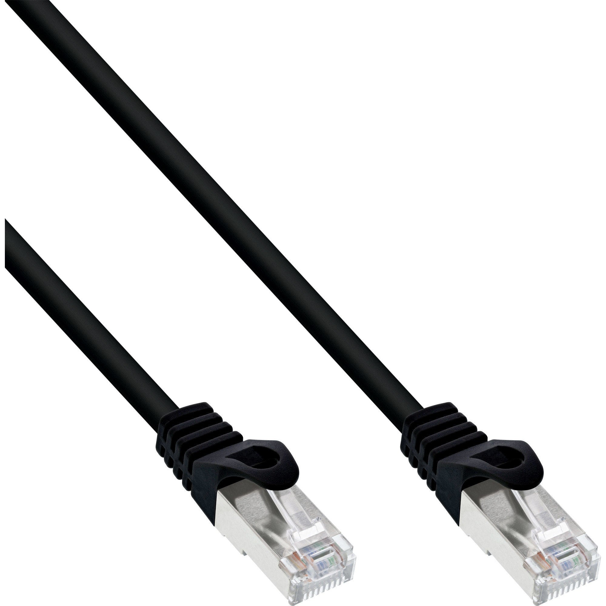 Câble réseau noir avec connecteurs noirs. Fond blanc.