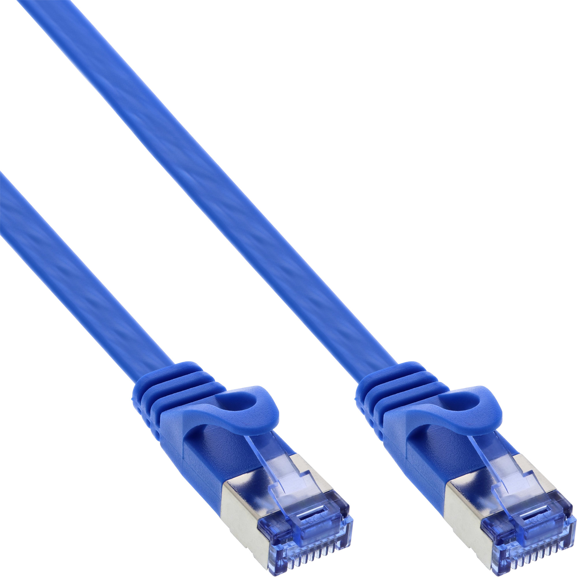 Blauwe ethernetkabel met transparante connectoren.