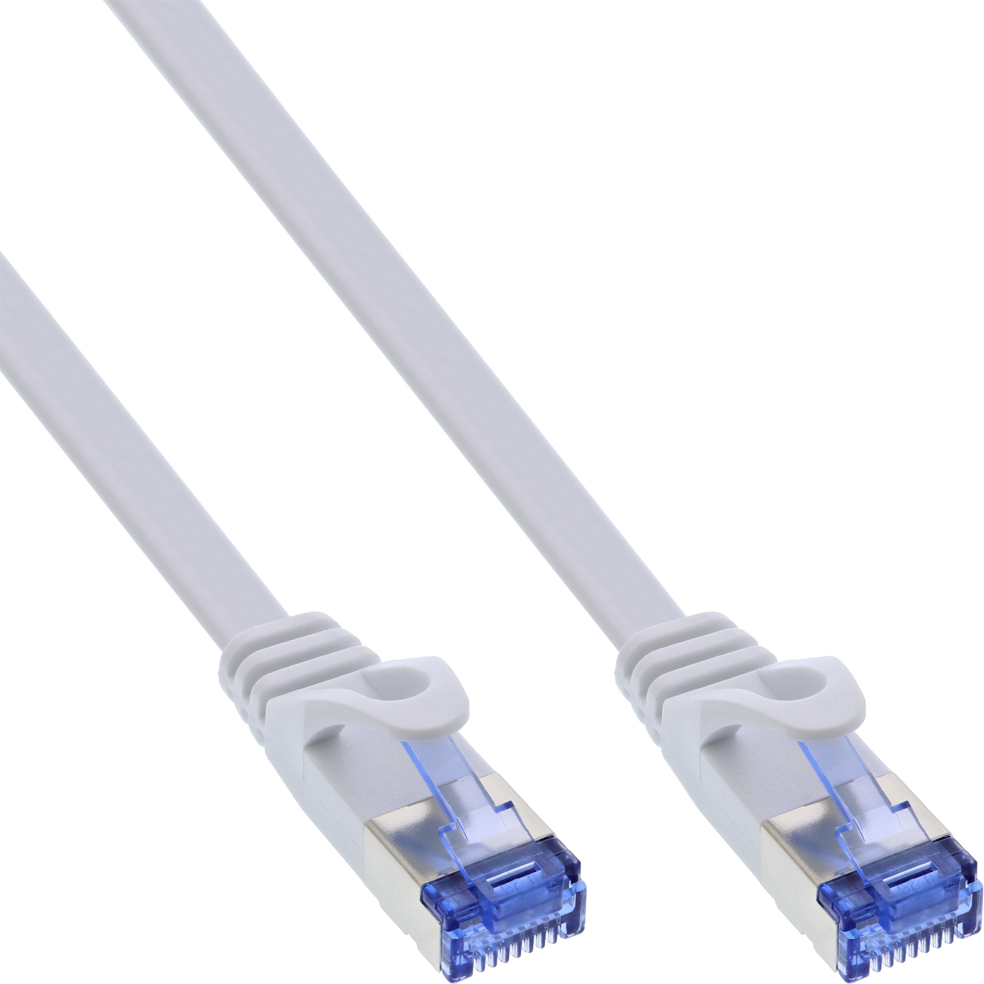 Deux câbles Ethernet gris. Extrémités bleues du connecteur.