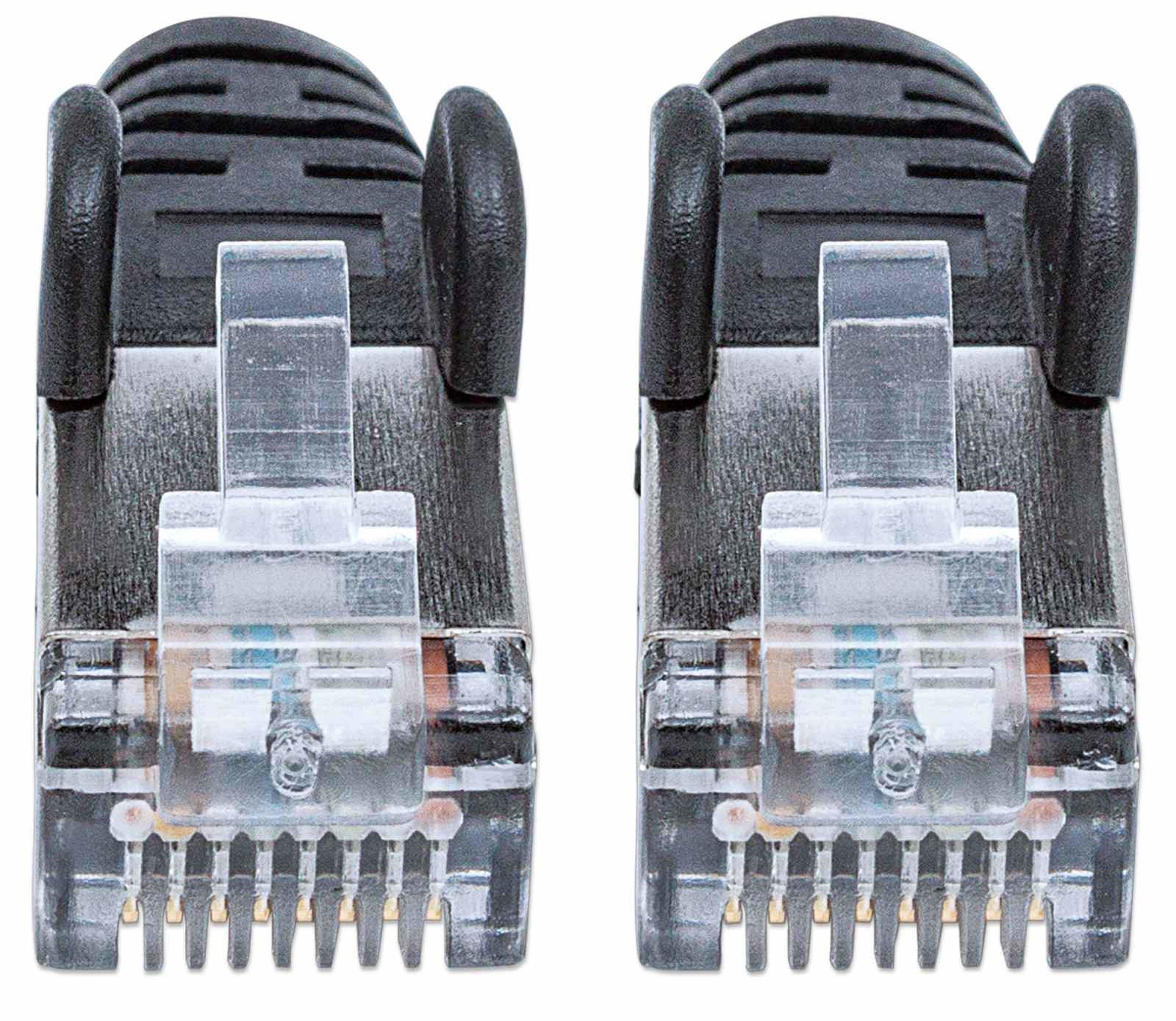 Deux connecteurs RJ45 noirs, gros plan sur fond blanc.