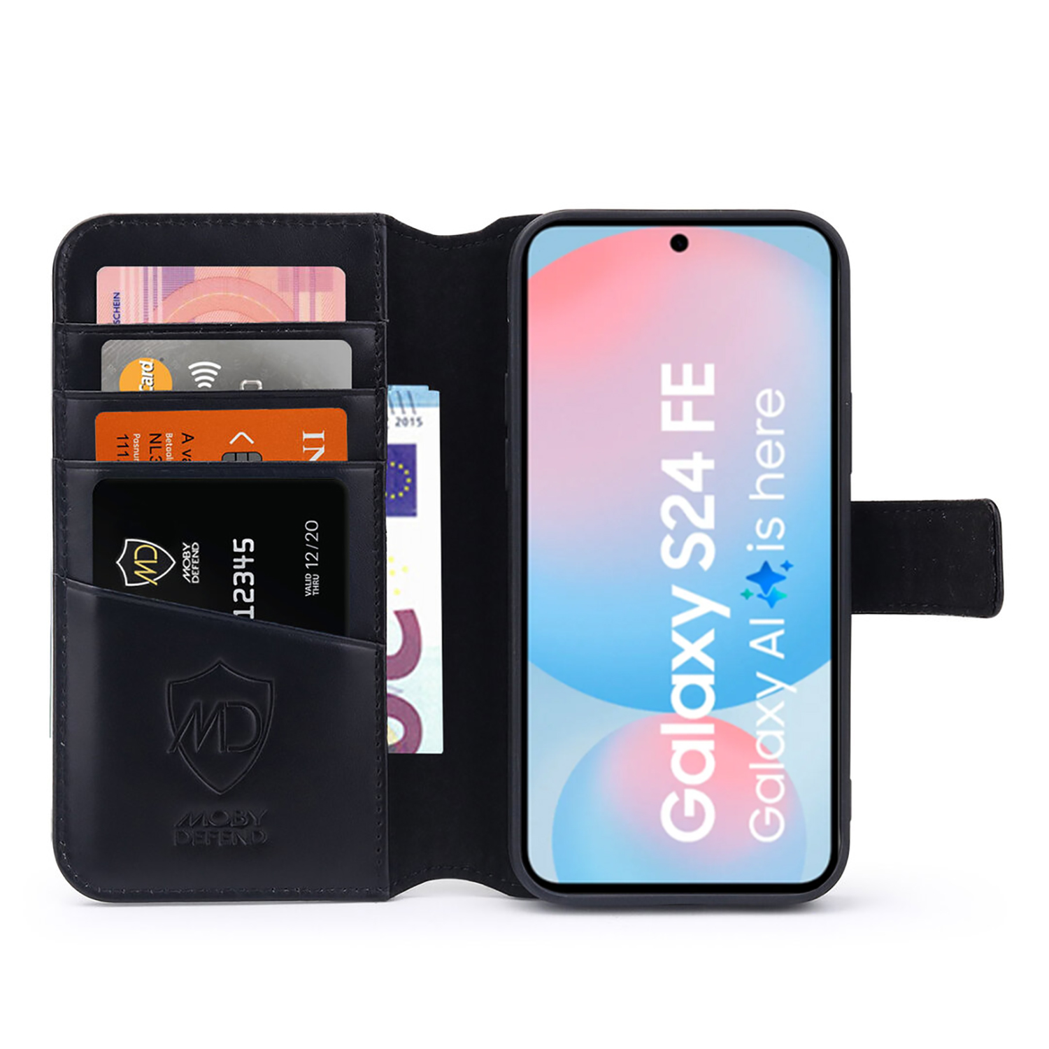 Een zwarte telefoonhoes met een telefoon erin. Er zitten kaarten en geld in de hoes.