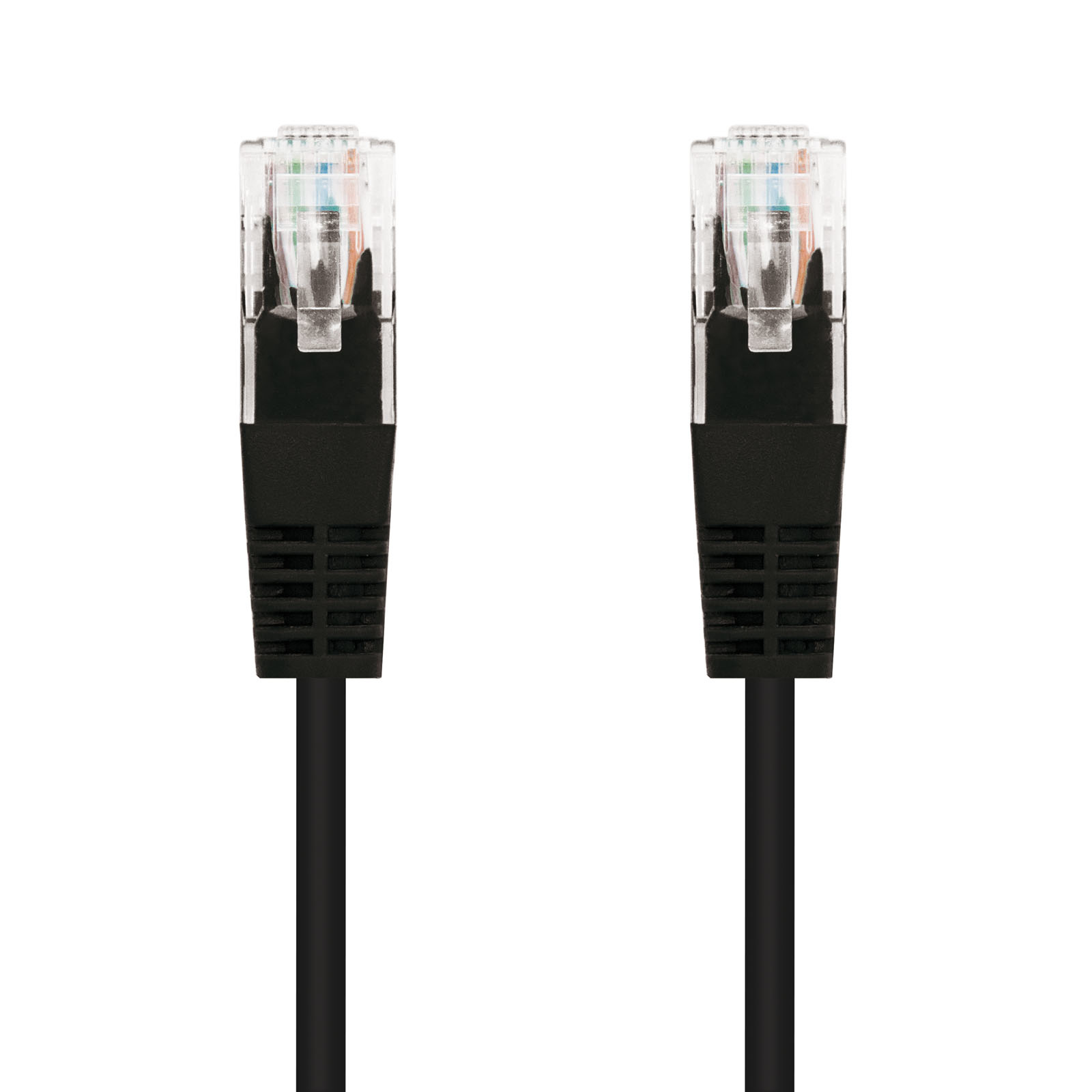 Twee zwarte Ethernet-kabels met connectoren, close-up.