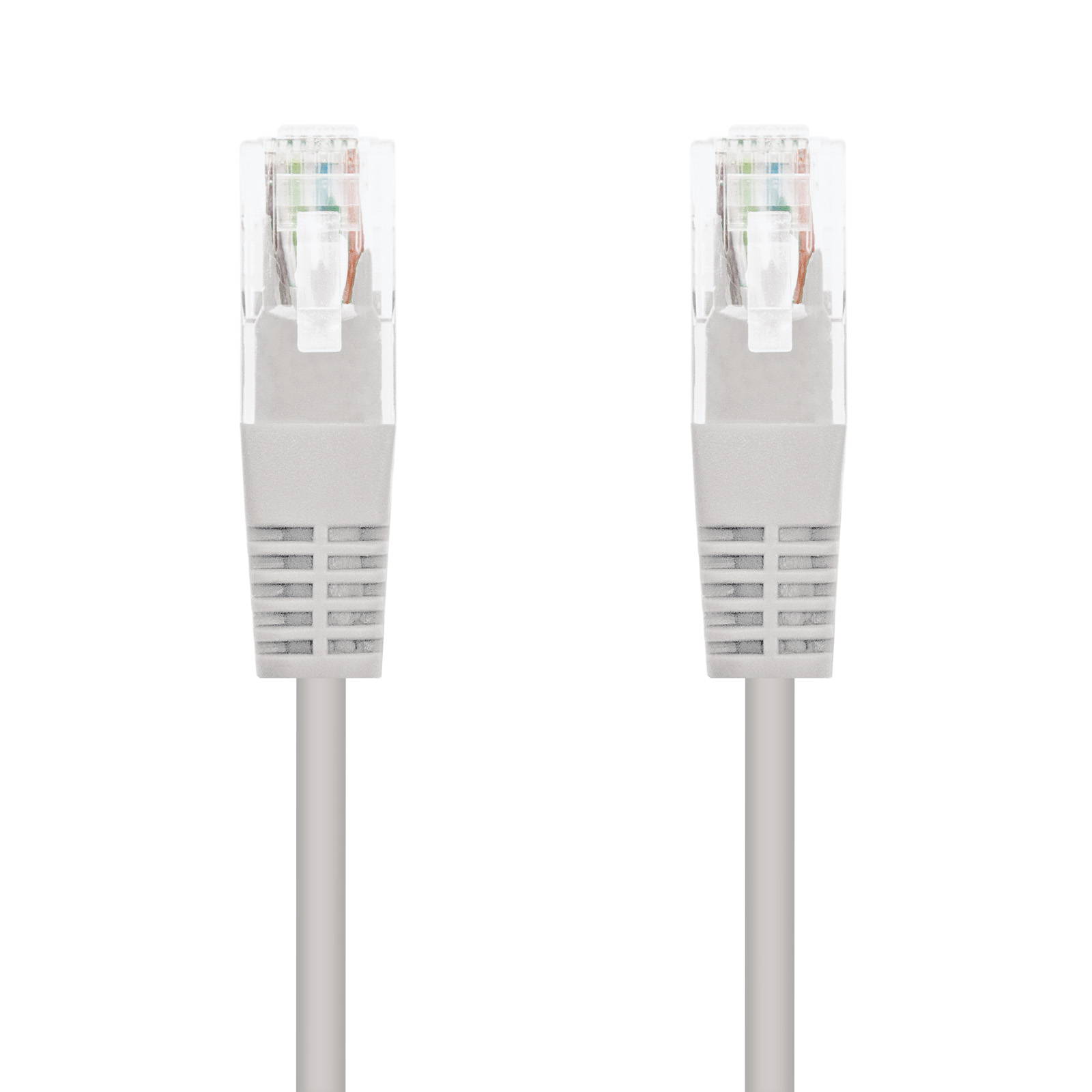 Due cavi ethernet con connettori grigi, su sfondo bianco.