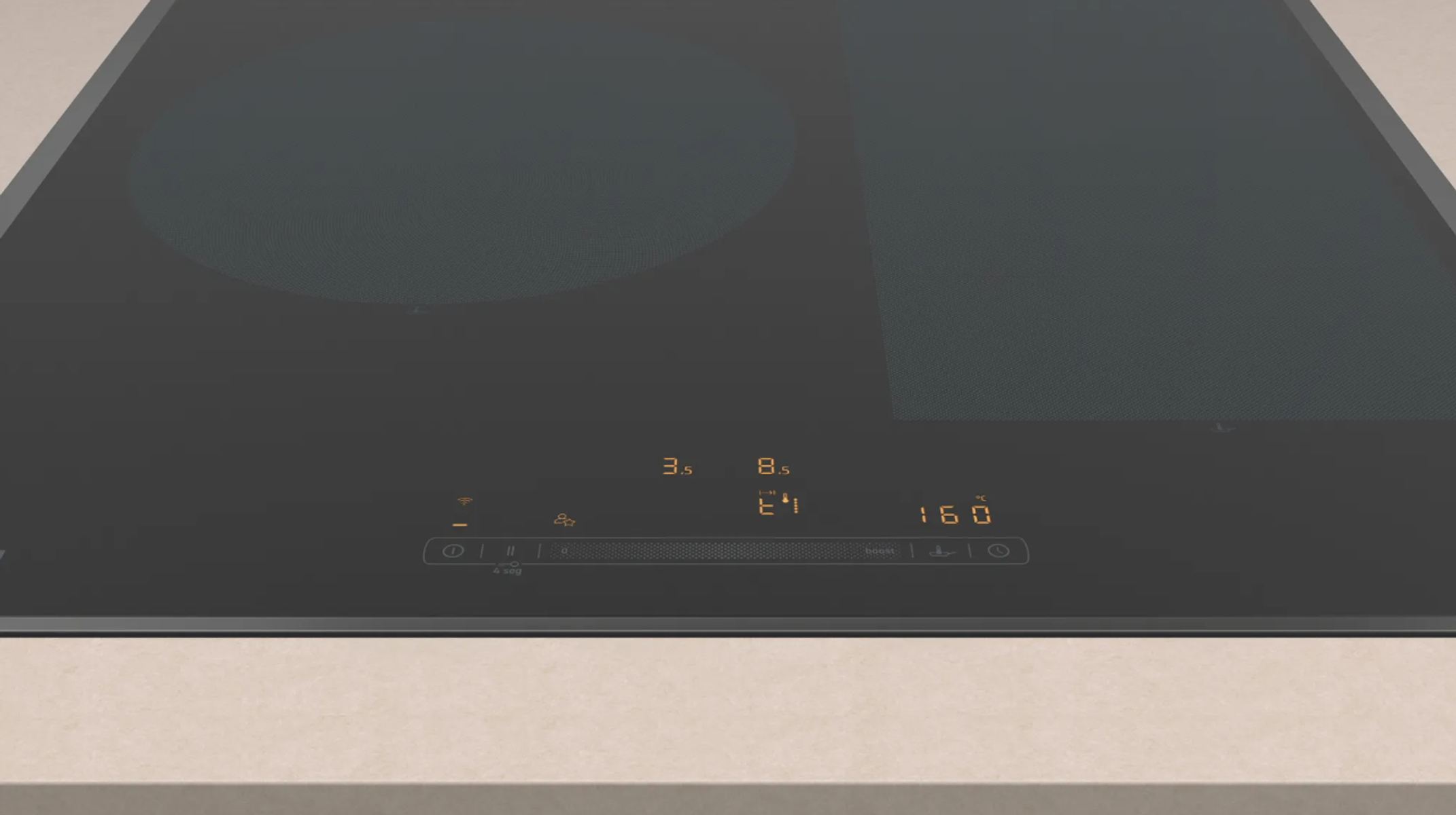 Zbliżenie czarnej płyty ceramicznej z cyfrowym wyświetlaczem pokazującym liczby i symbole.