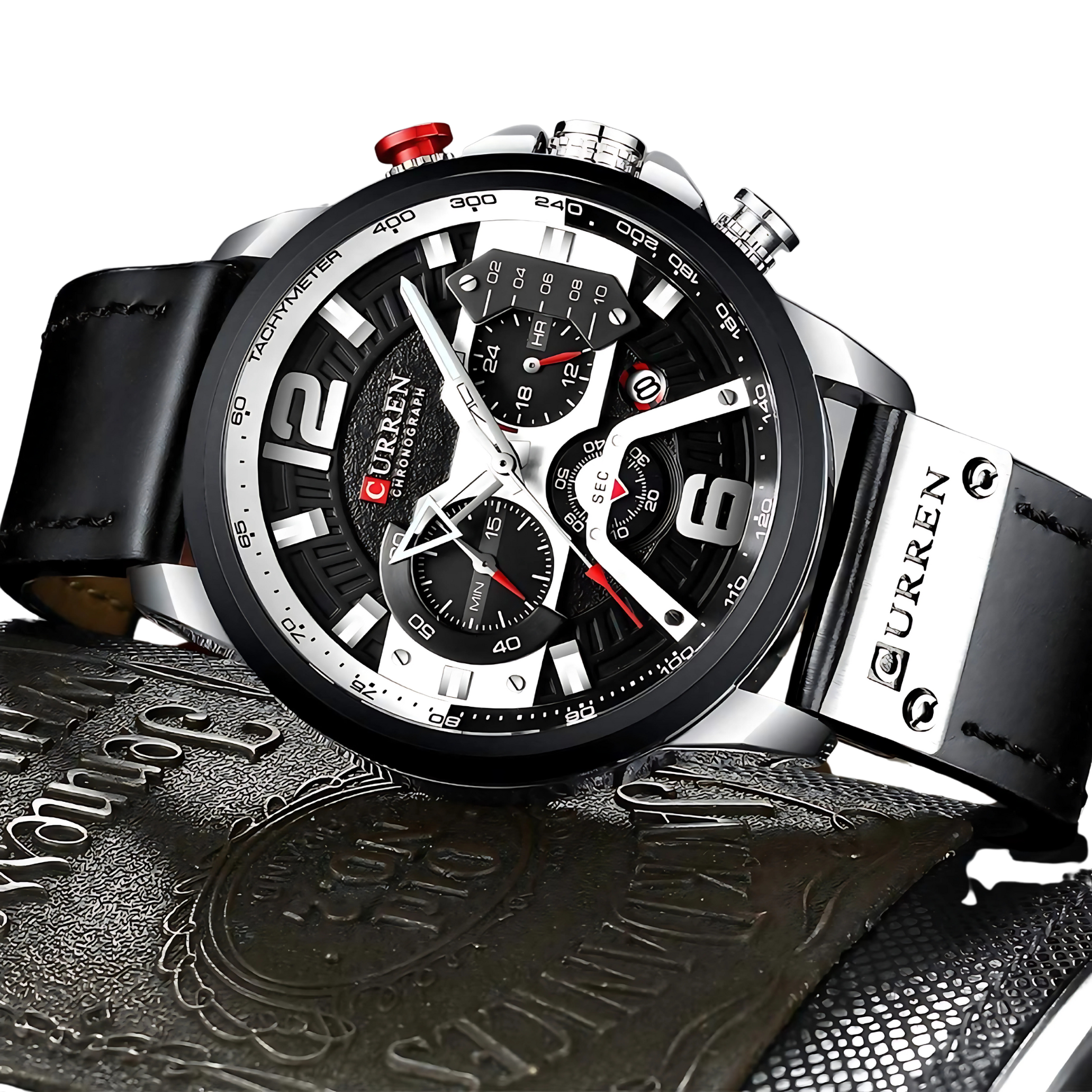 Nahaufnahme einer silber-schwarzen Chronographenuhr. Lederband. Schwarzer Hintergrund mit Text.