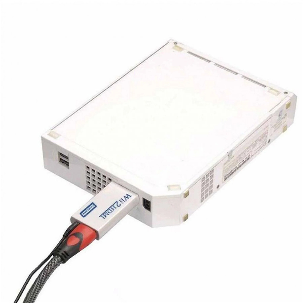 Weiße Nintendo Wii-Konsole, die über einen Wii2HDMI-Adapter an einen Fernseher angeschlossen ist.