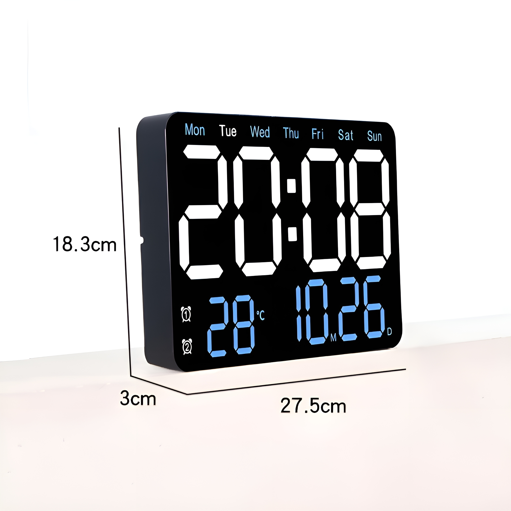 Schwarze Digitaluhr zeigt Zeit, Datum und Temperatur vor weißem Hintergrund, mit Größenangaben.