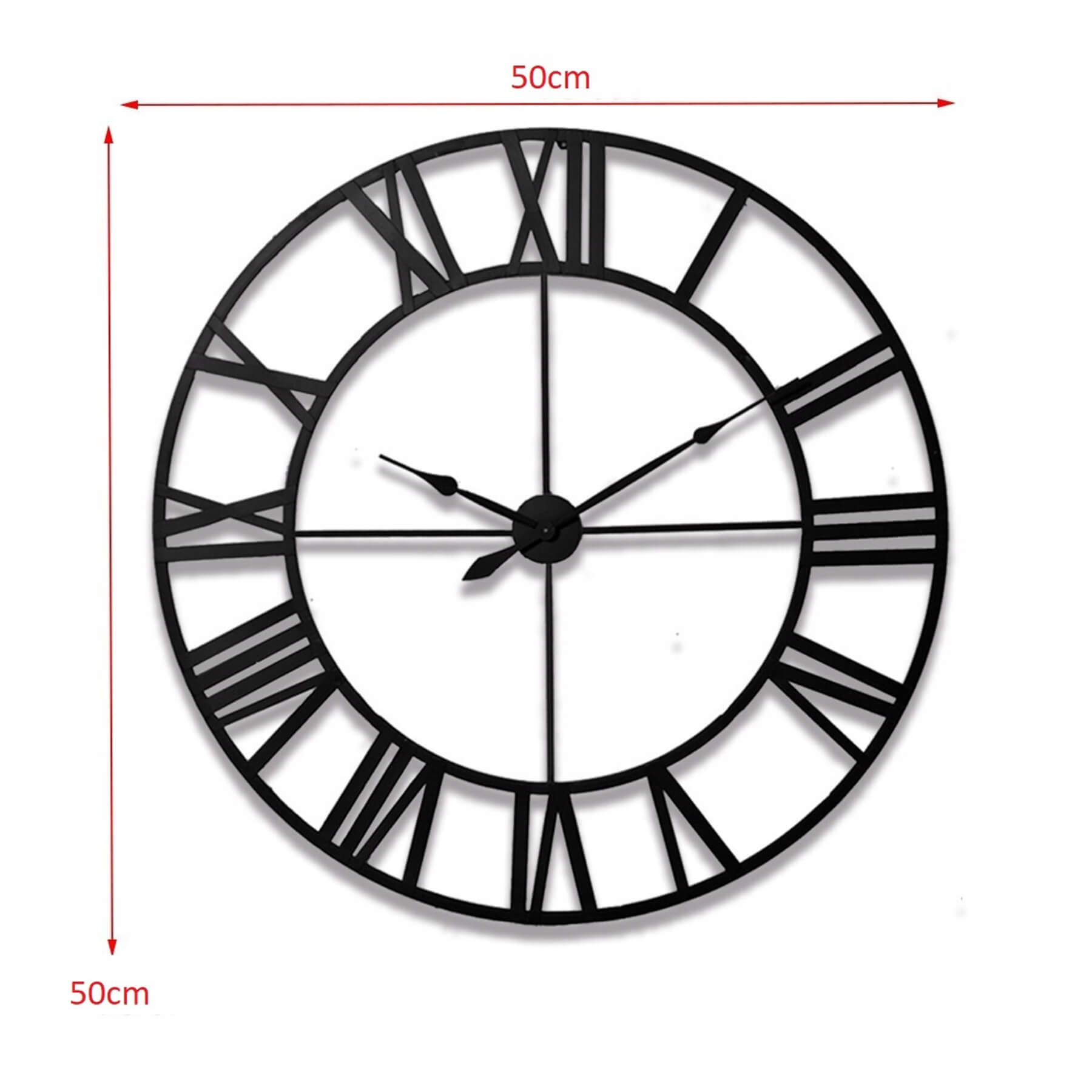 Eine große, schwarze, runde Wanduhr mit römischen Ziffern. Abmessungen: 50x50cm.