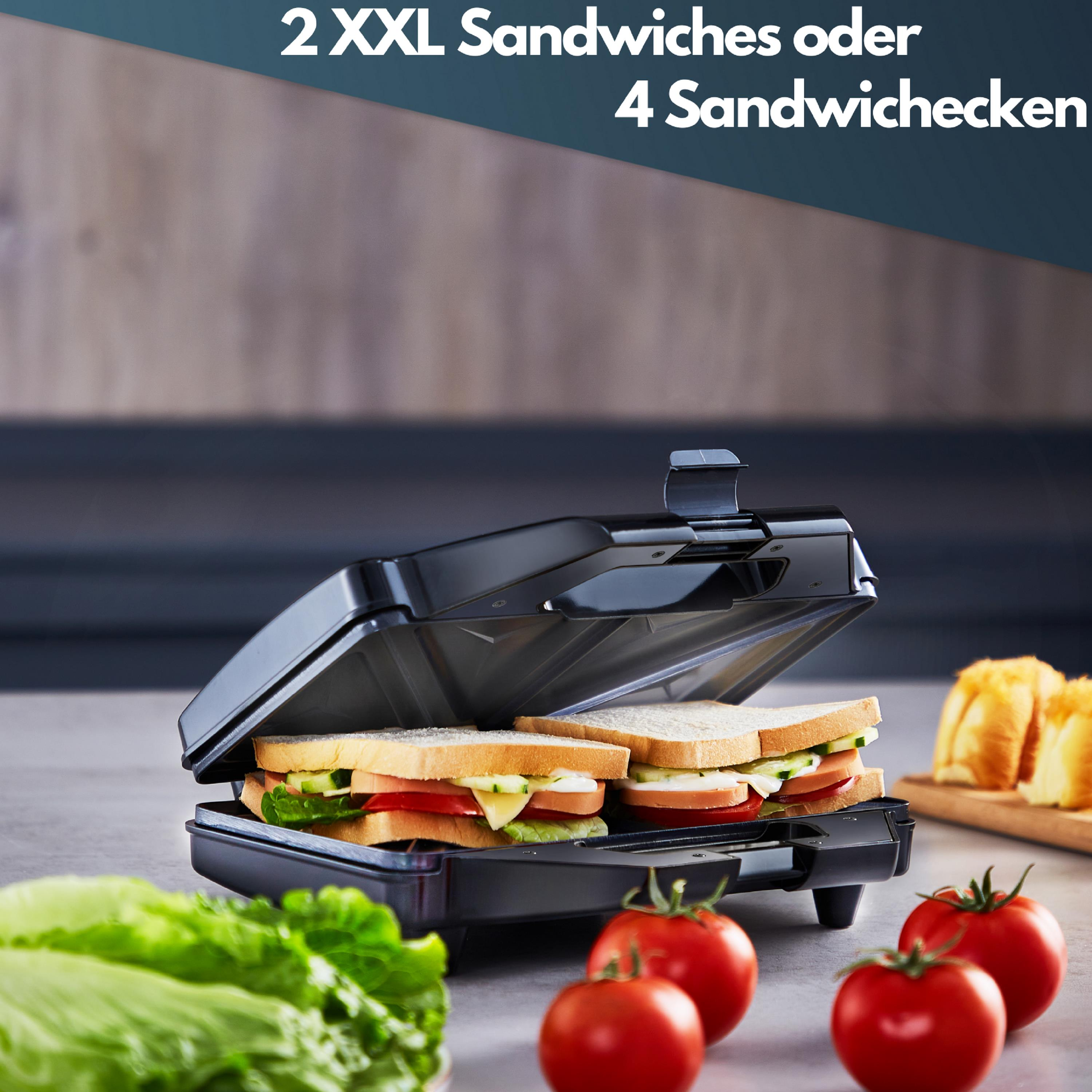 Sandwichmaker mit zwei Sandwiches. Tomaten und Salat sind sichtbar.