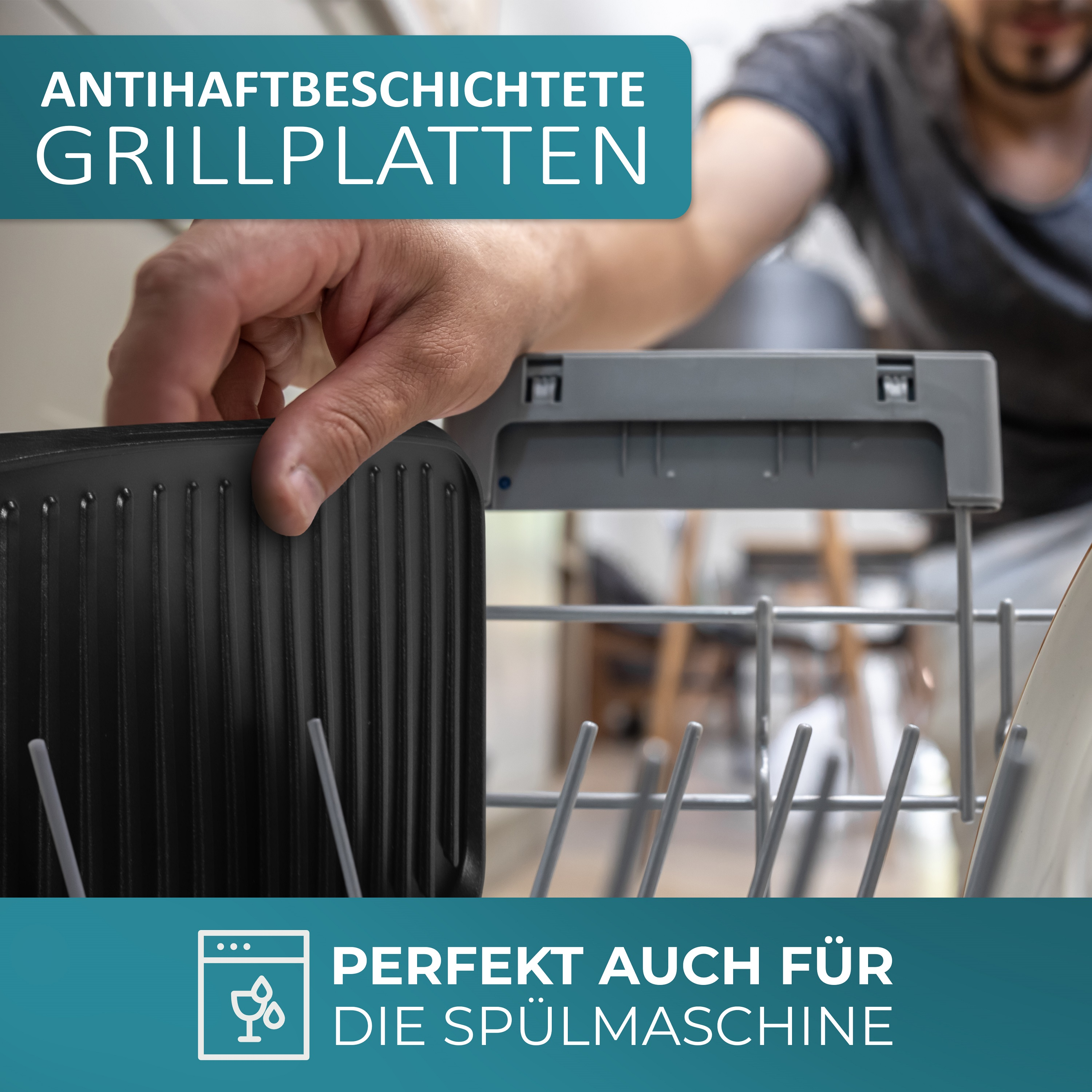 Eine Hand, die eine schwarze Grillplatte in einen Geschirrspüler einsetzt. Text sagt, perfekt für Geschirrspüler.