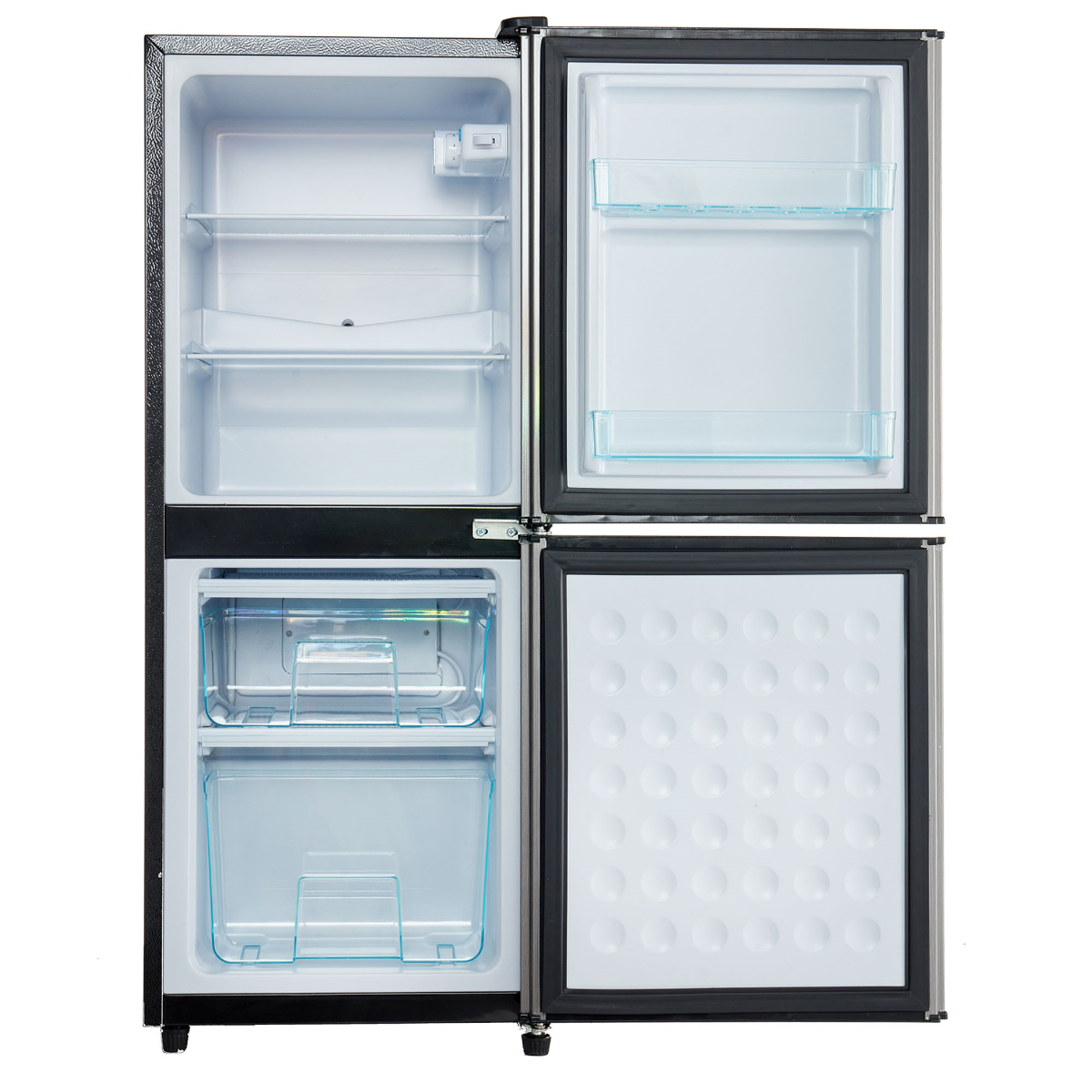 Kleiner Kühlschrank mit offenen Türen, zeigt Regale und Fächer.