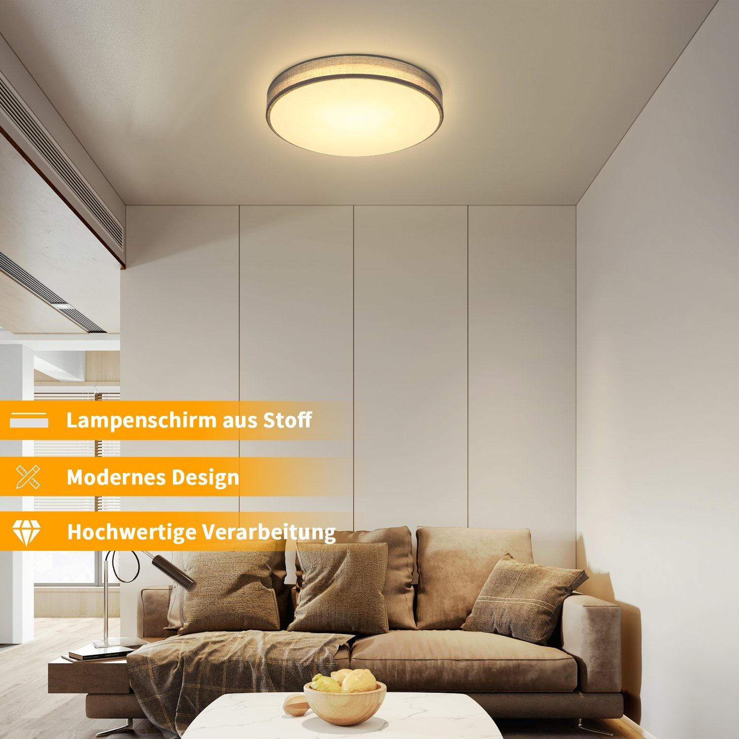 Nowoczesny salon z okrągłą lampą sufitową i sofą, lampa jest zapalona.