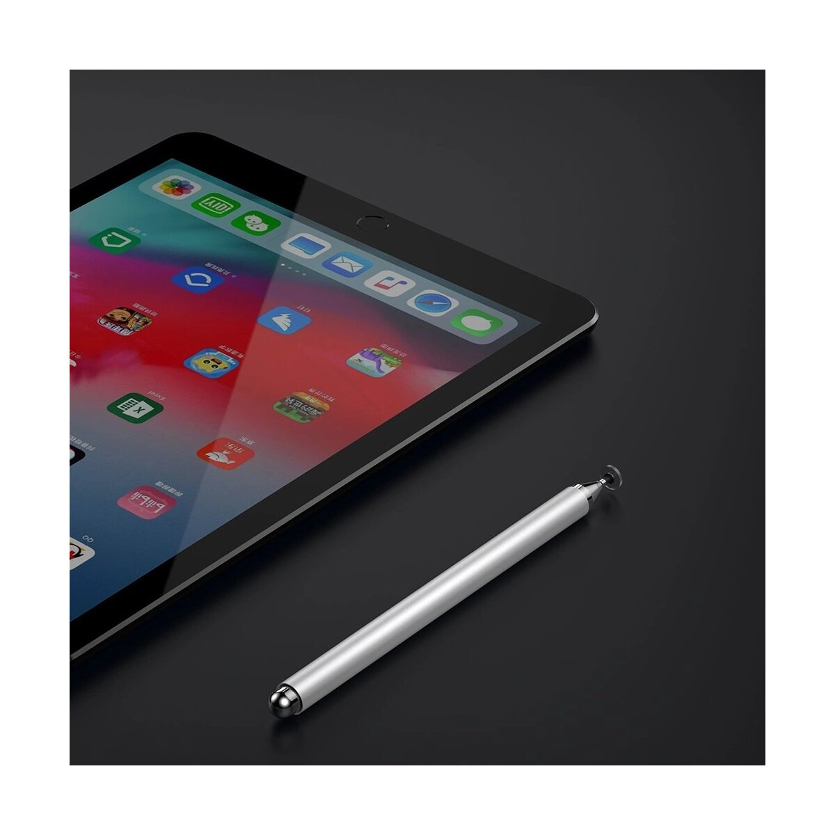 Tablet mit Stift. Tablet zeigt App-Symbole. Stift ist silber.