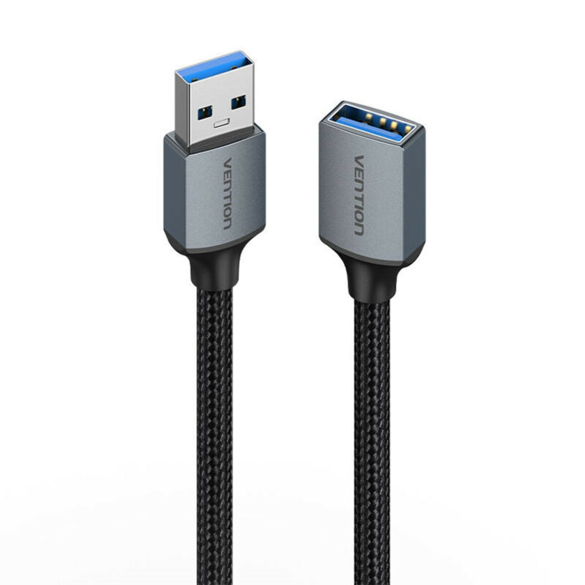 USB-kabel met USB-A- en USB-B-connectoren. Witte achtergrond.